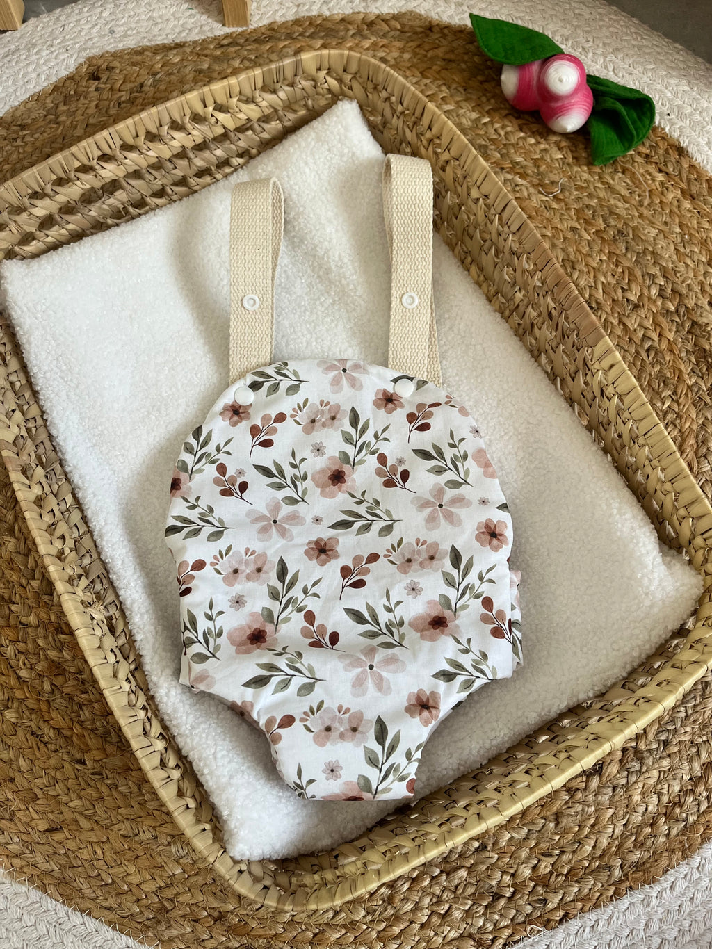 Porte bébé /poupée fleurie
