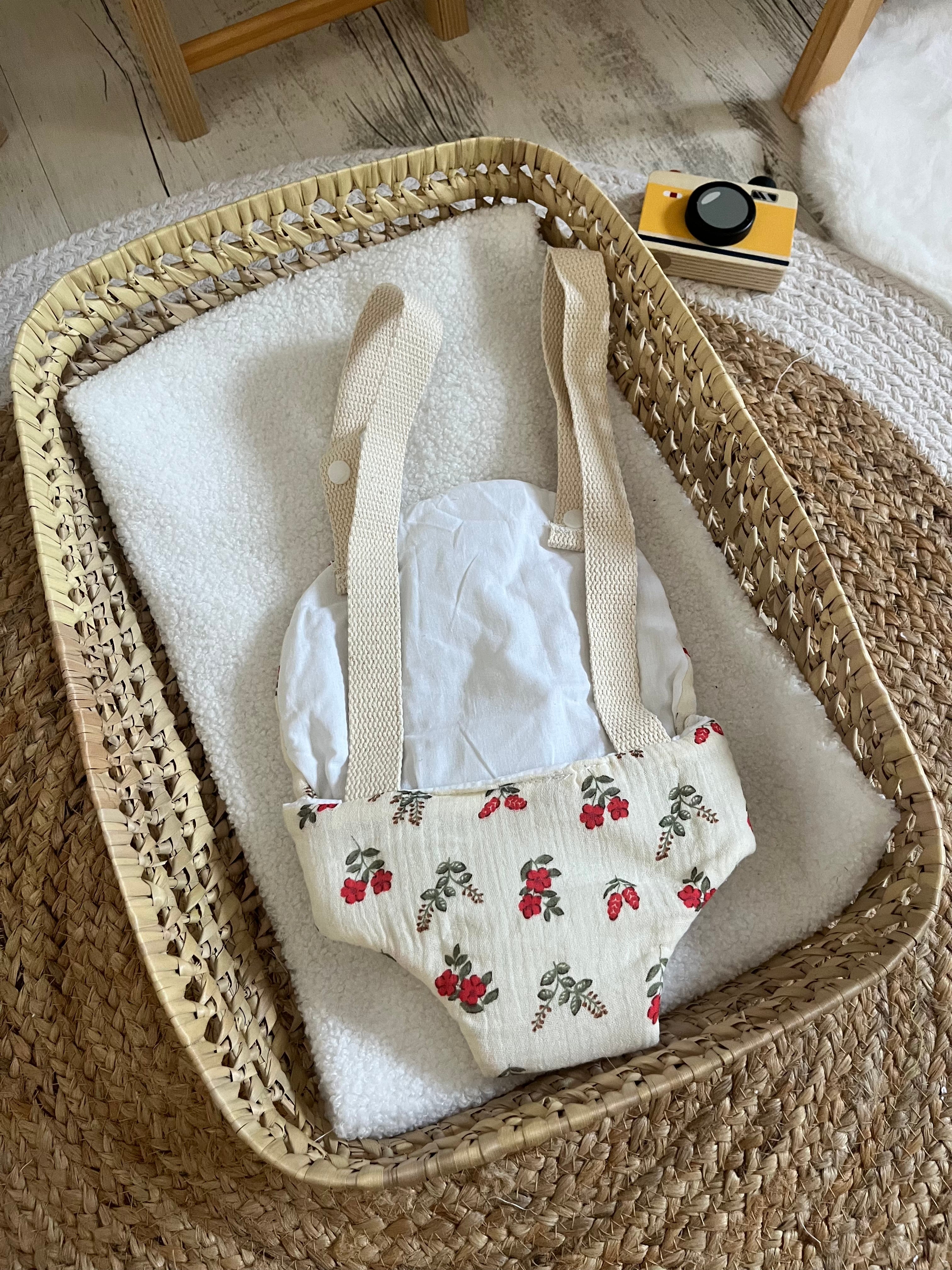 Porte bébé /poupée fleurie rouge