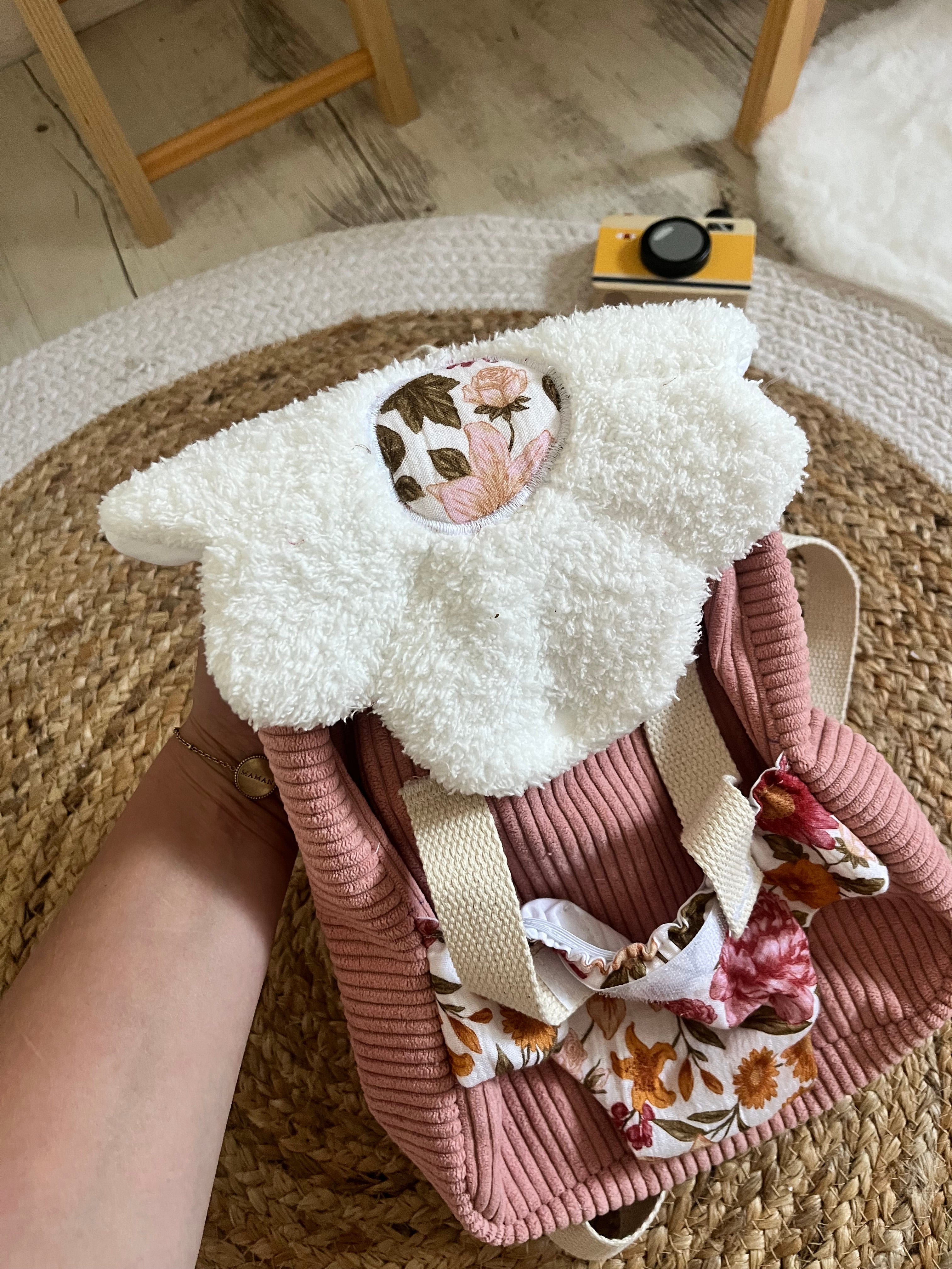 Sac à dos / porte poupée fleur