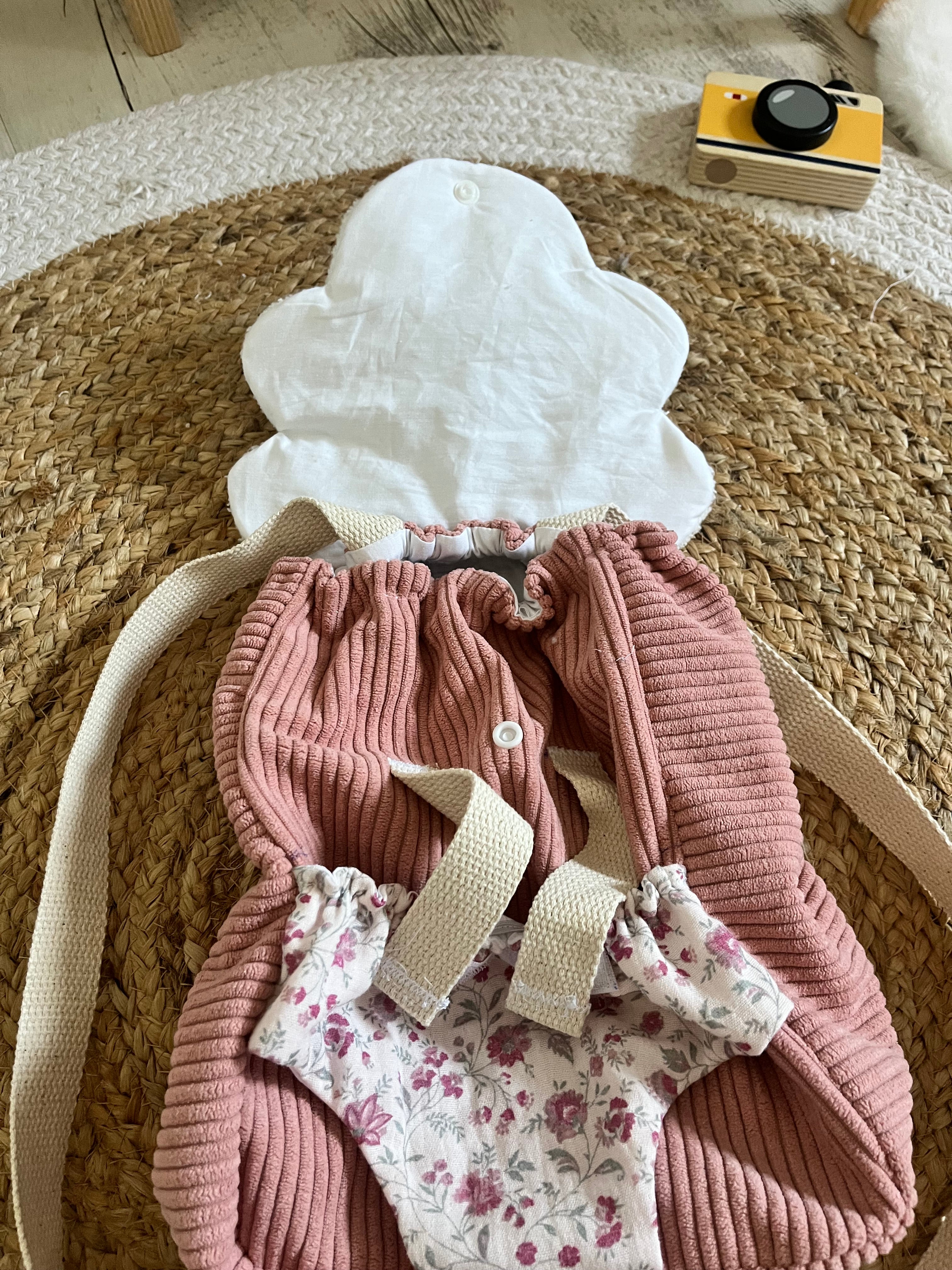 Sac à dos / porte poupée fleur rose
