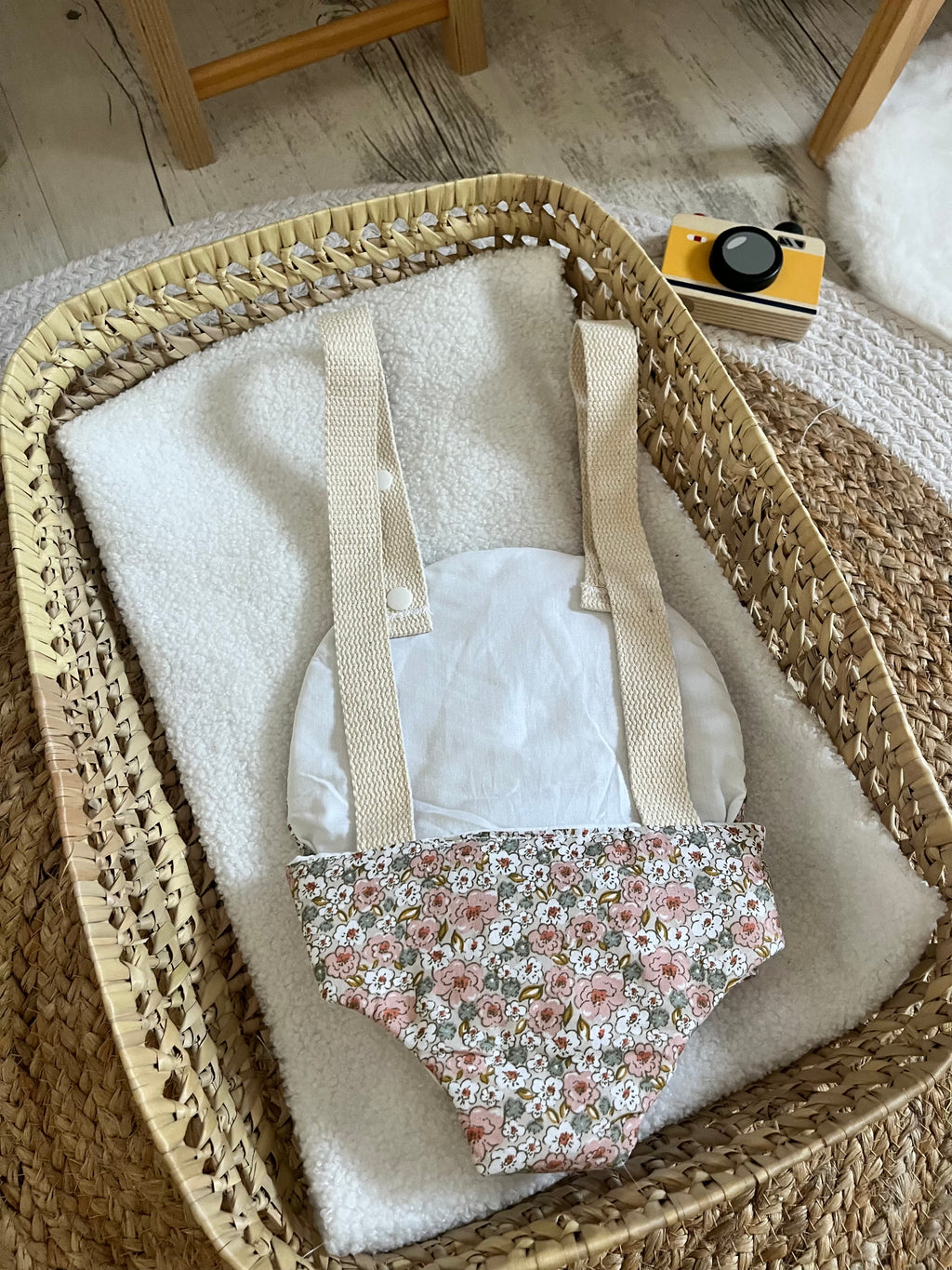 Porte bébé /poupée fleurie
