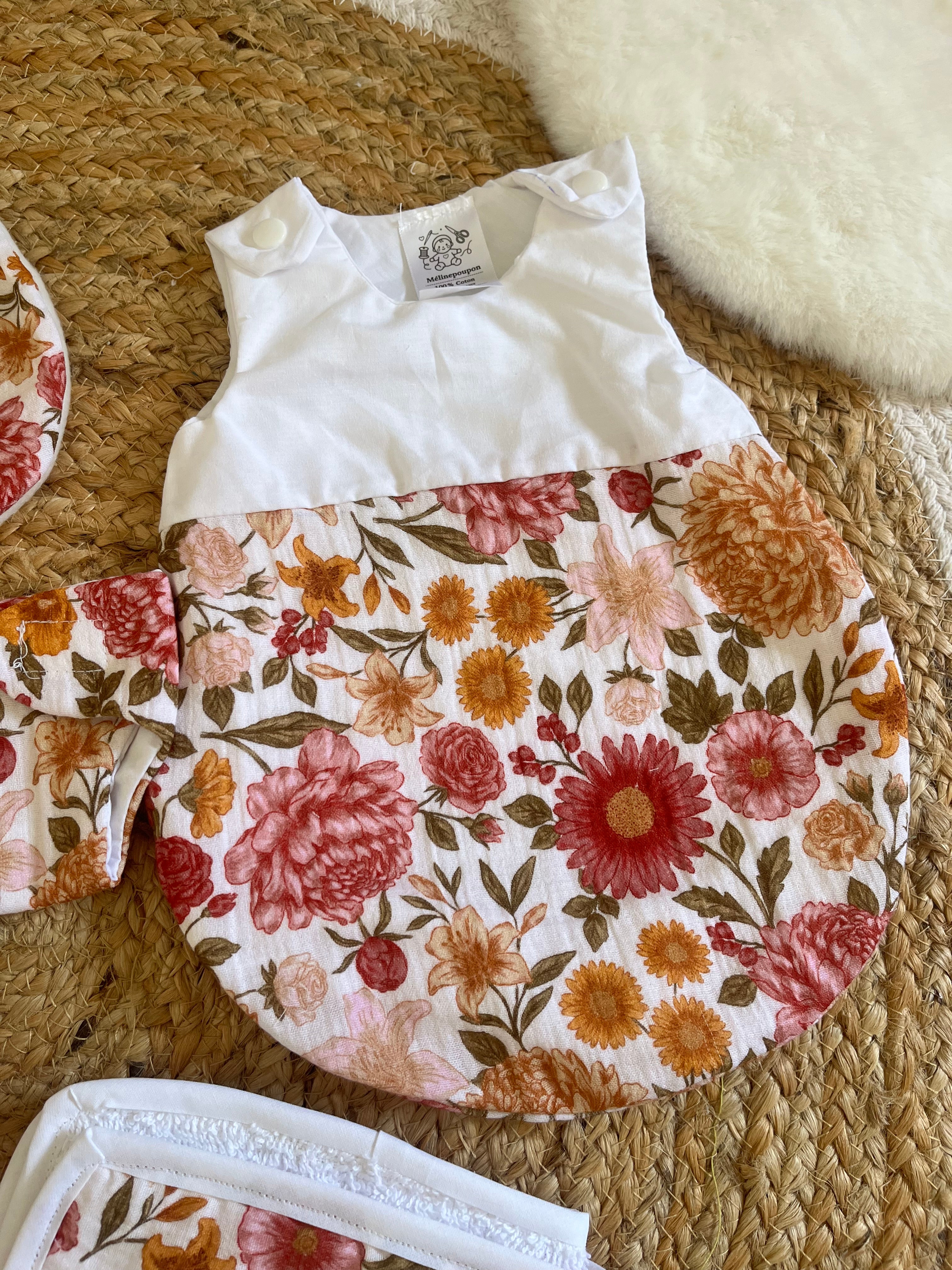 Ensemble pour poupée fleurie