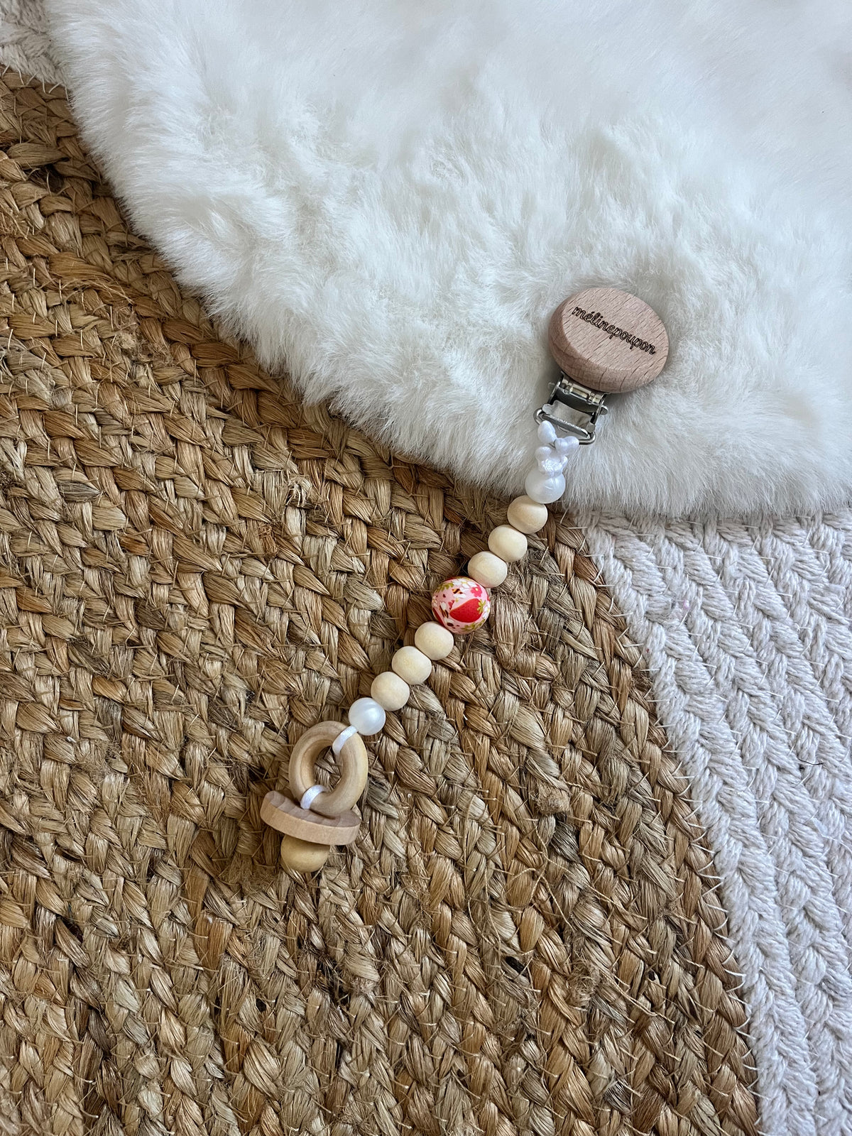 Attache tétine poupée
