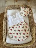 Gigoteuse + couche beige fleur rouge