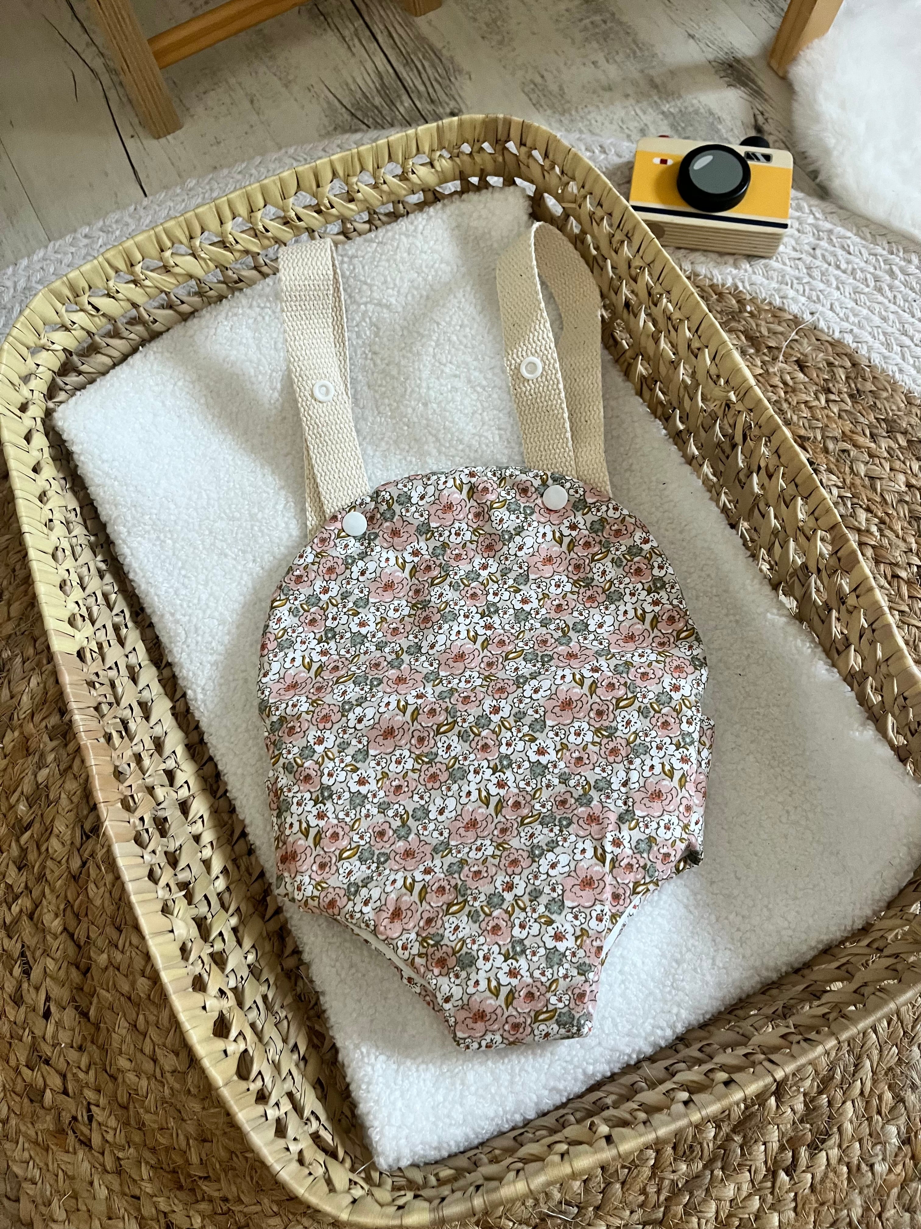 Porte bébé /poupée fleurie