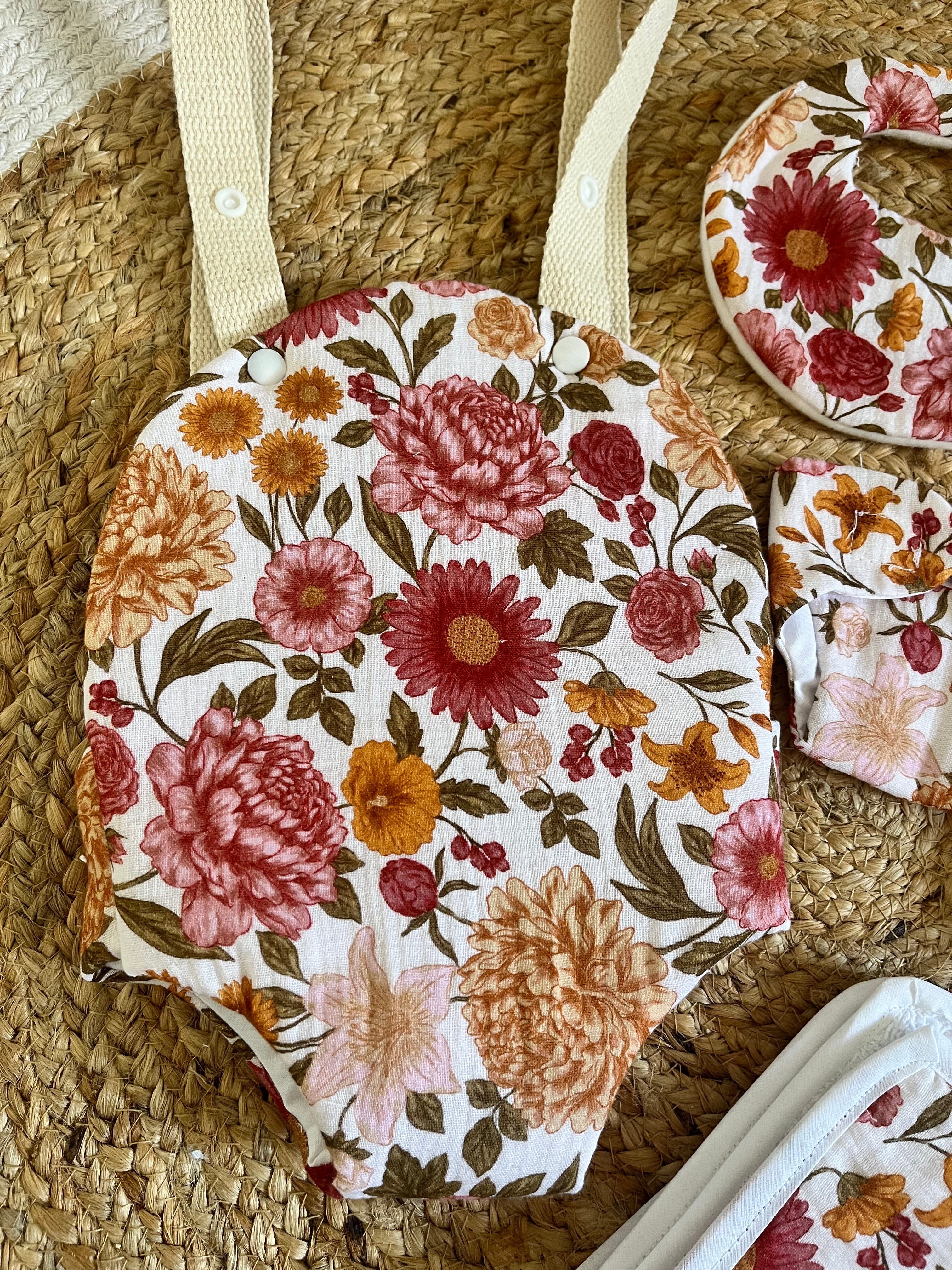 Ensemble pour poupée fleurie