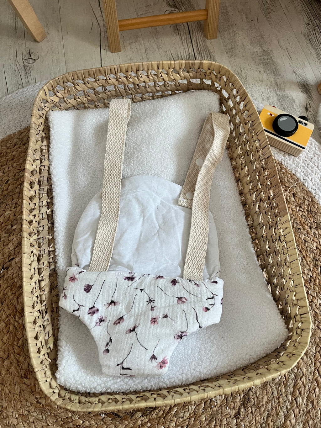 Porte bébé /poupée fleur