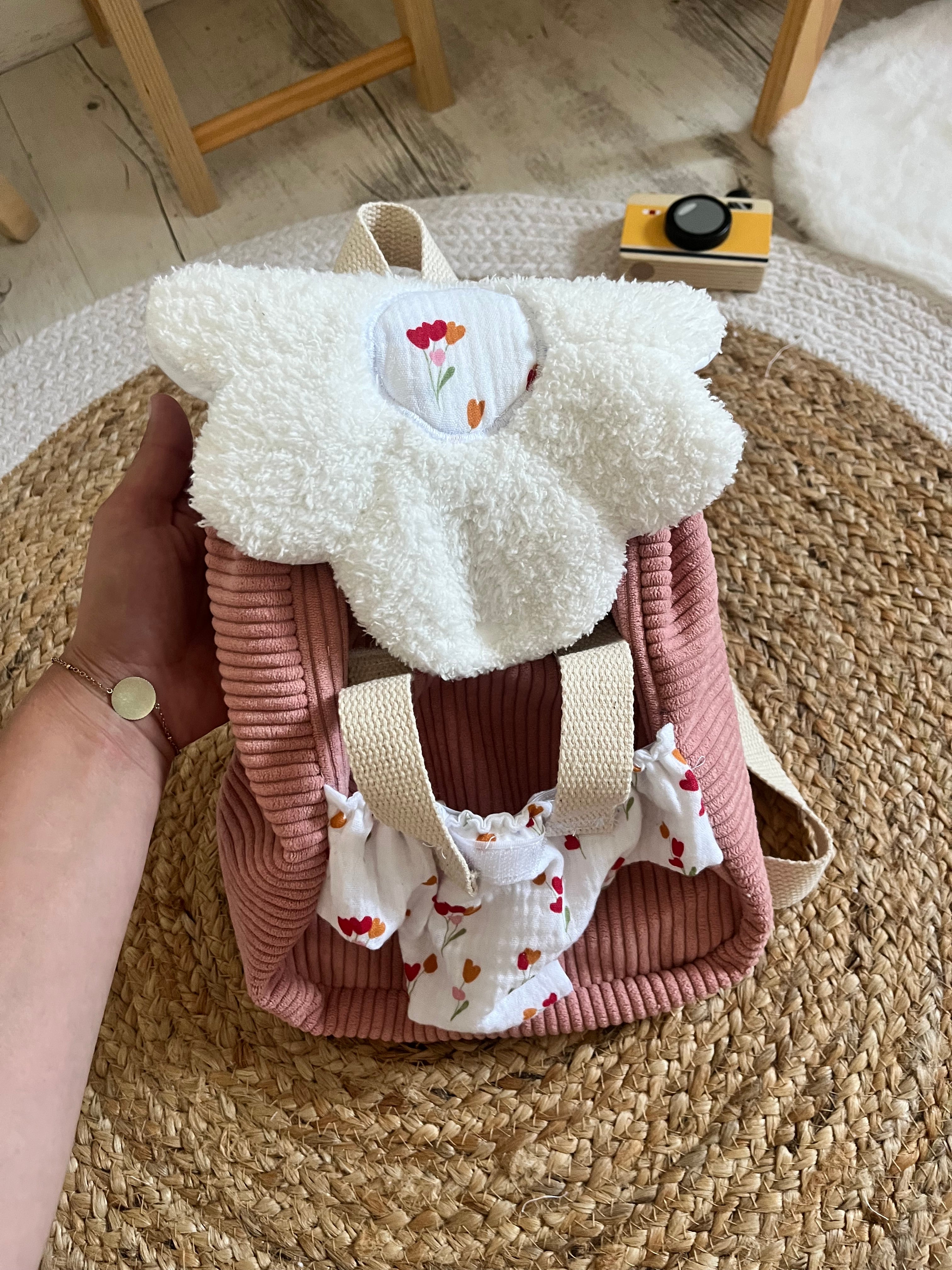 Sac à dos / porte poupée fleur