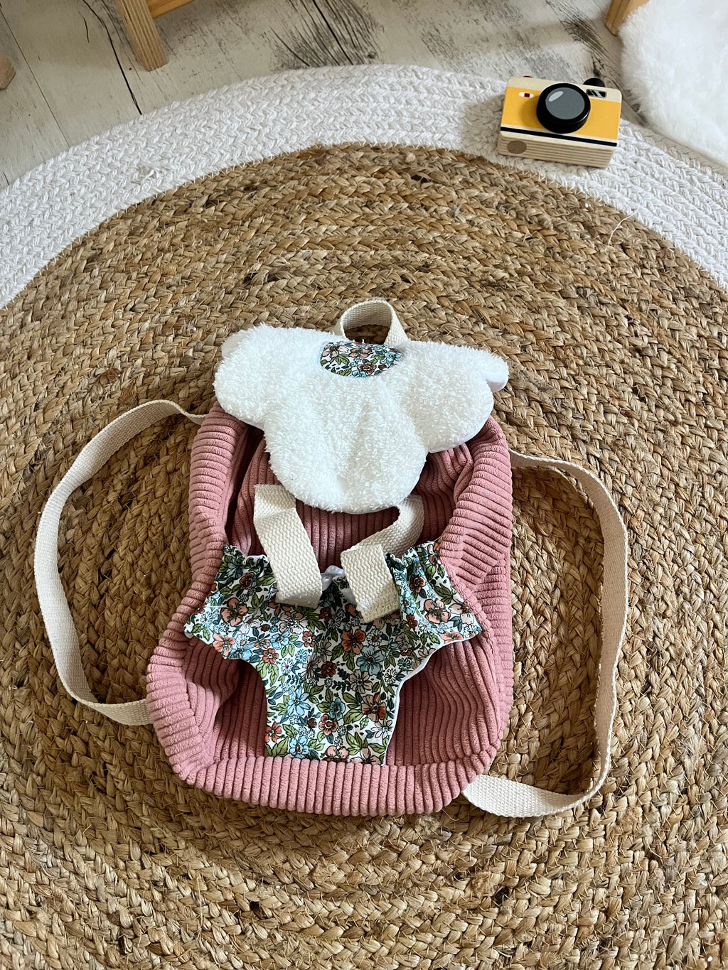 Sac à dos / porte poupée fleur vert