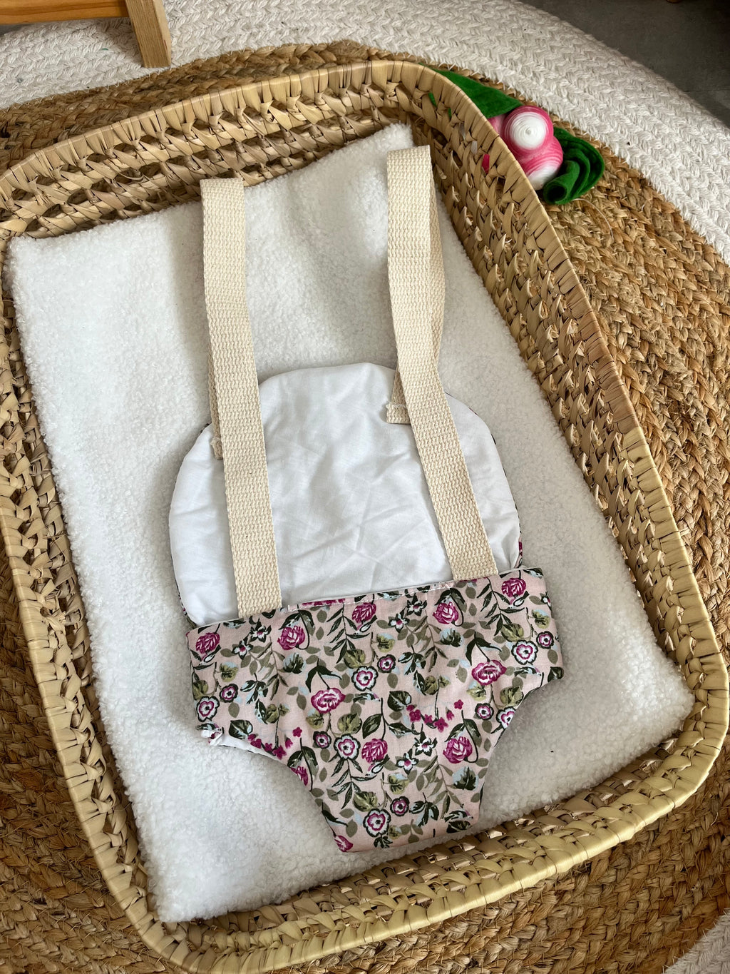 Porte bébé /poupée fleur