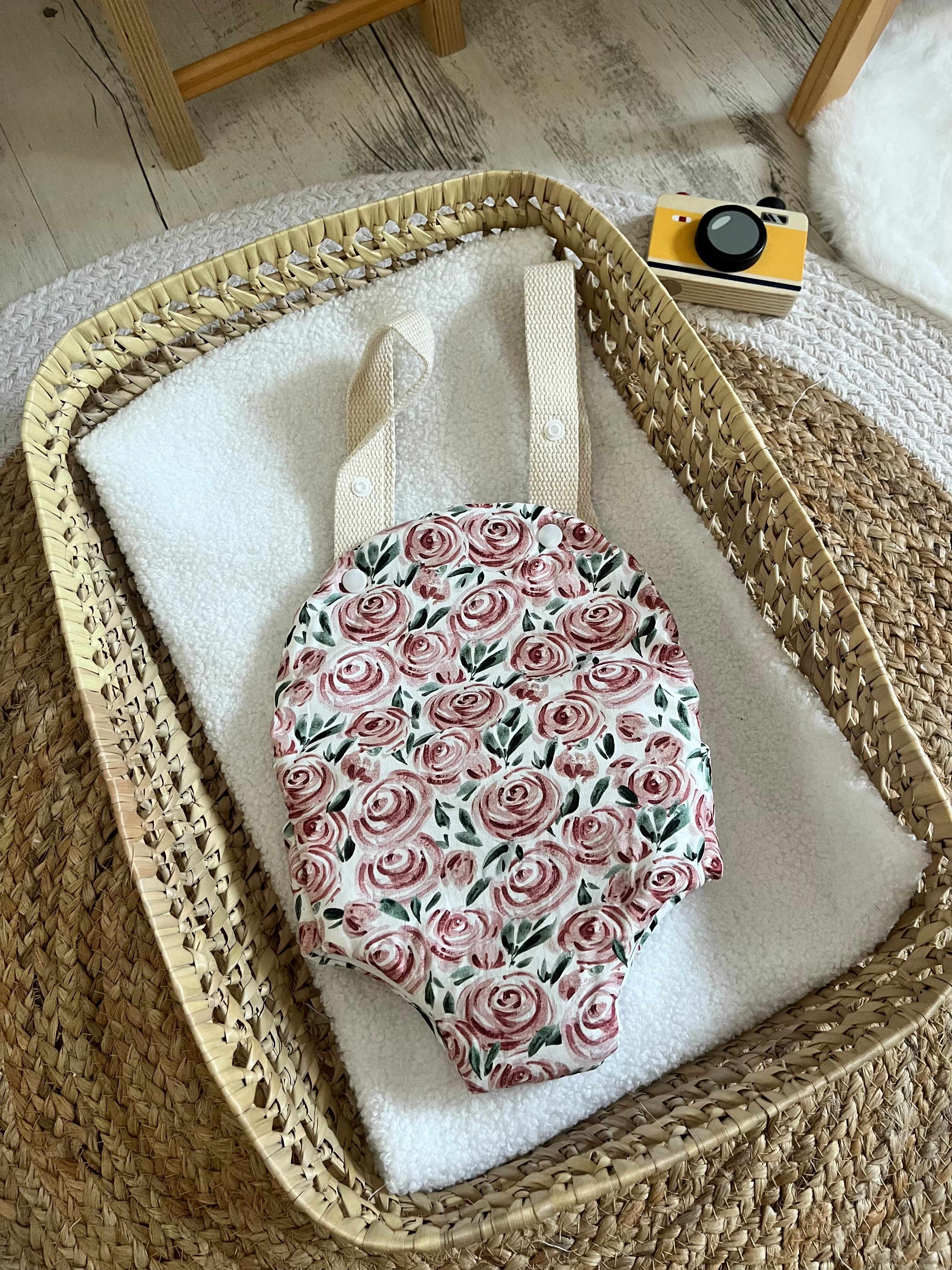 Porte bébé /poupée fleurie