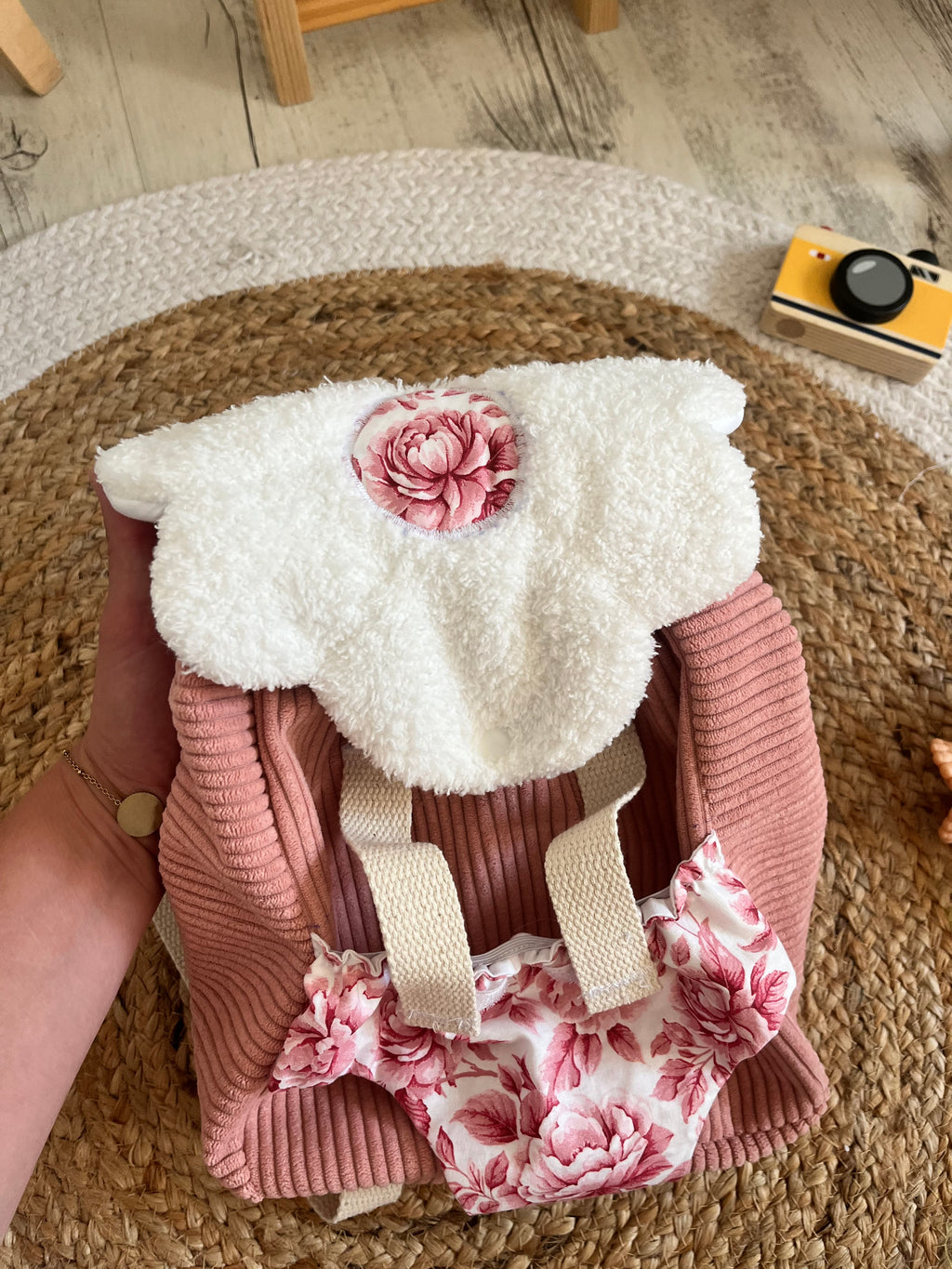 Sac à dos / porte poupée rose