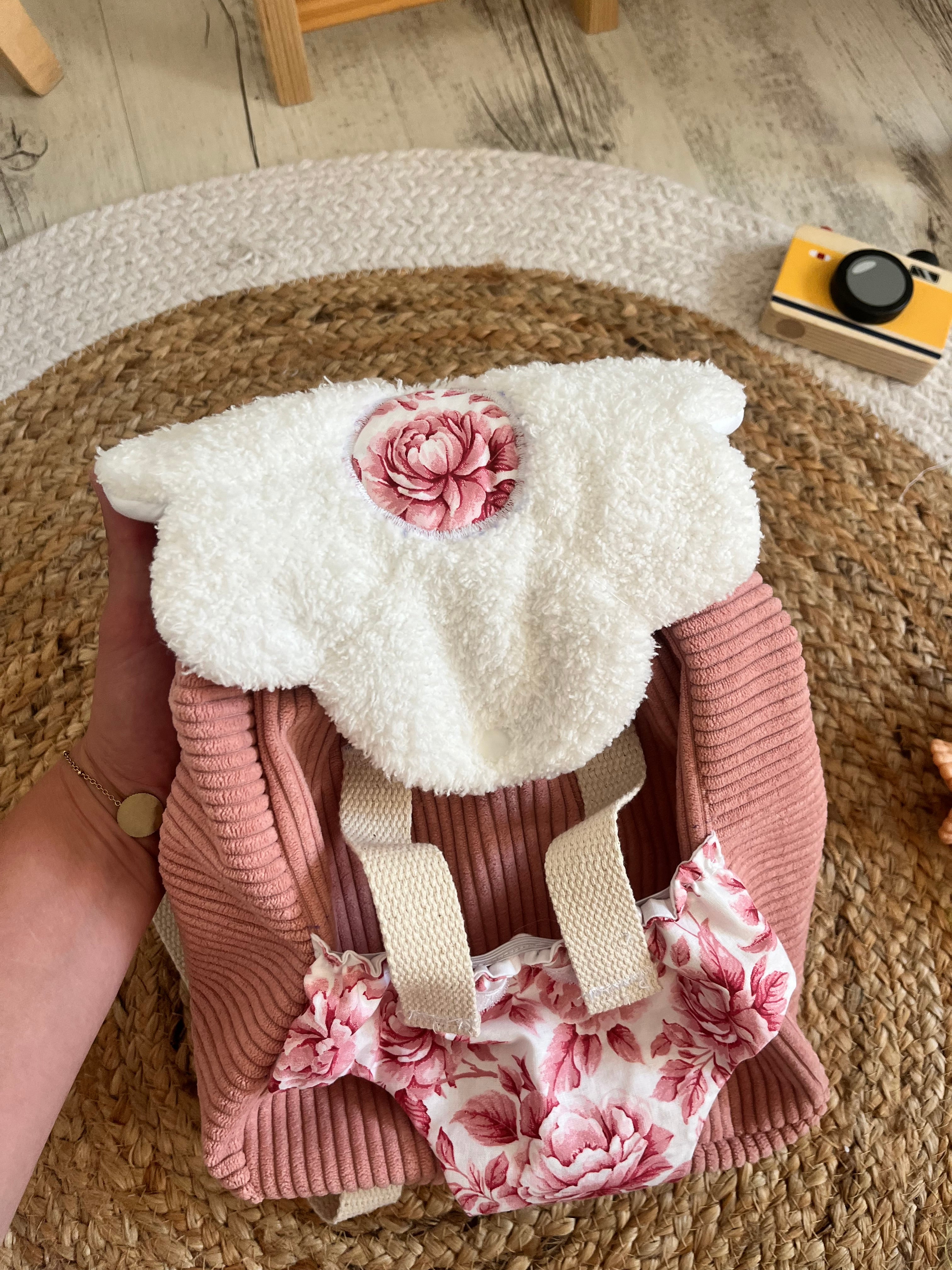 Sac à dos / porte poupée rose