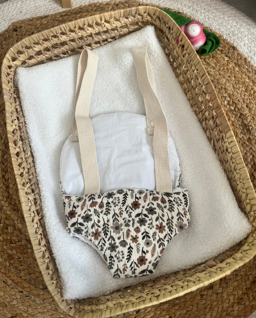 Porte bébé /poupée marron