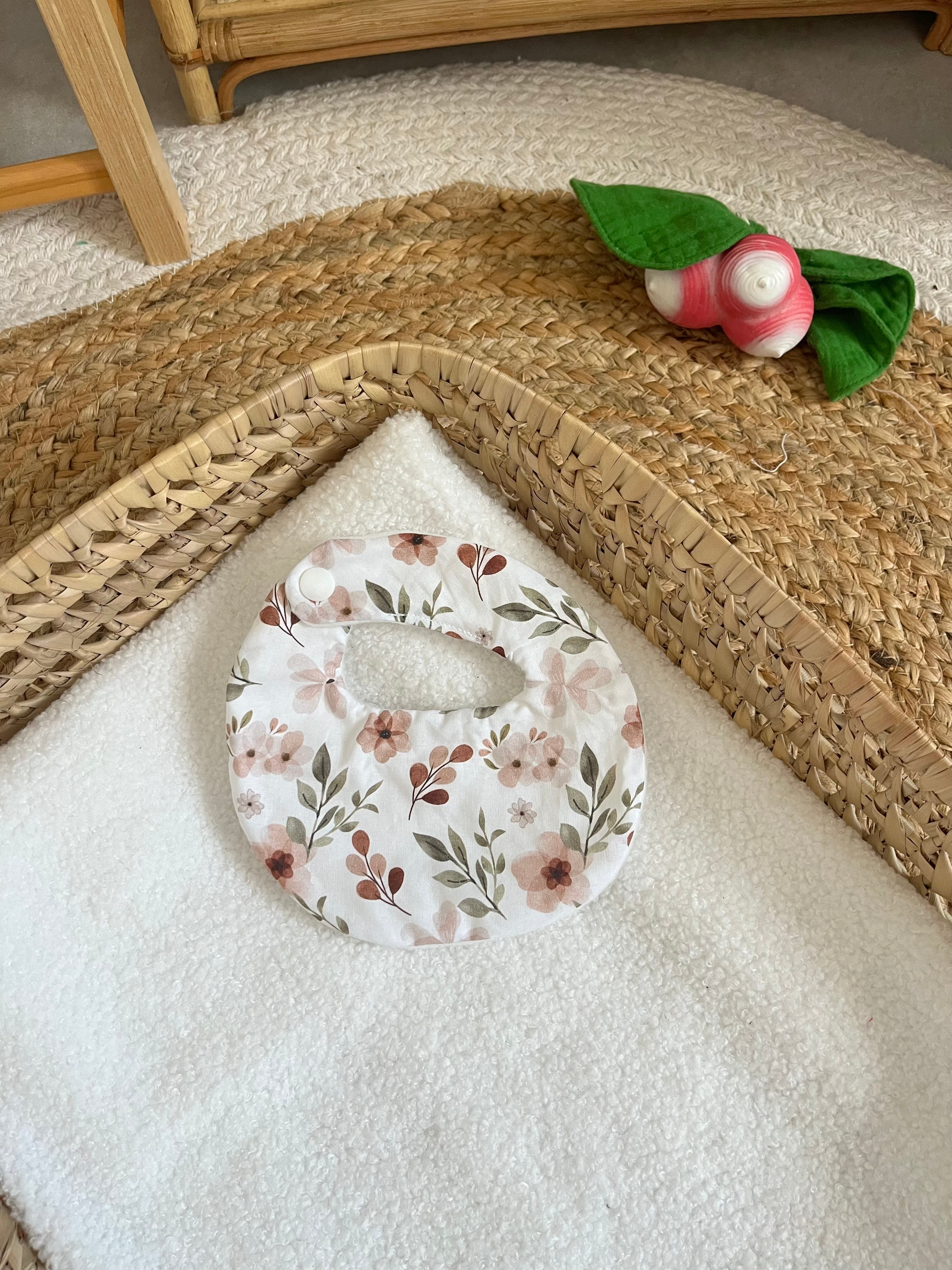 Bavoir poupée fleur