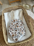 Porte bébé /poupée beige fleurie