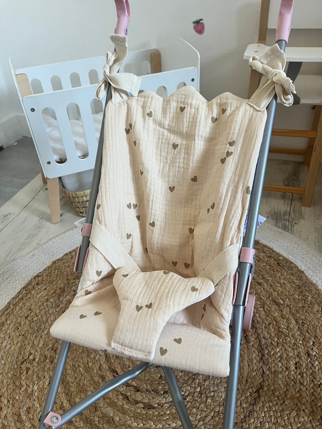 Housse poussette beige cœur