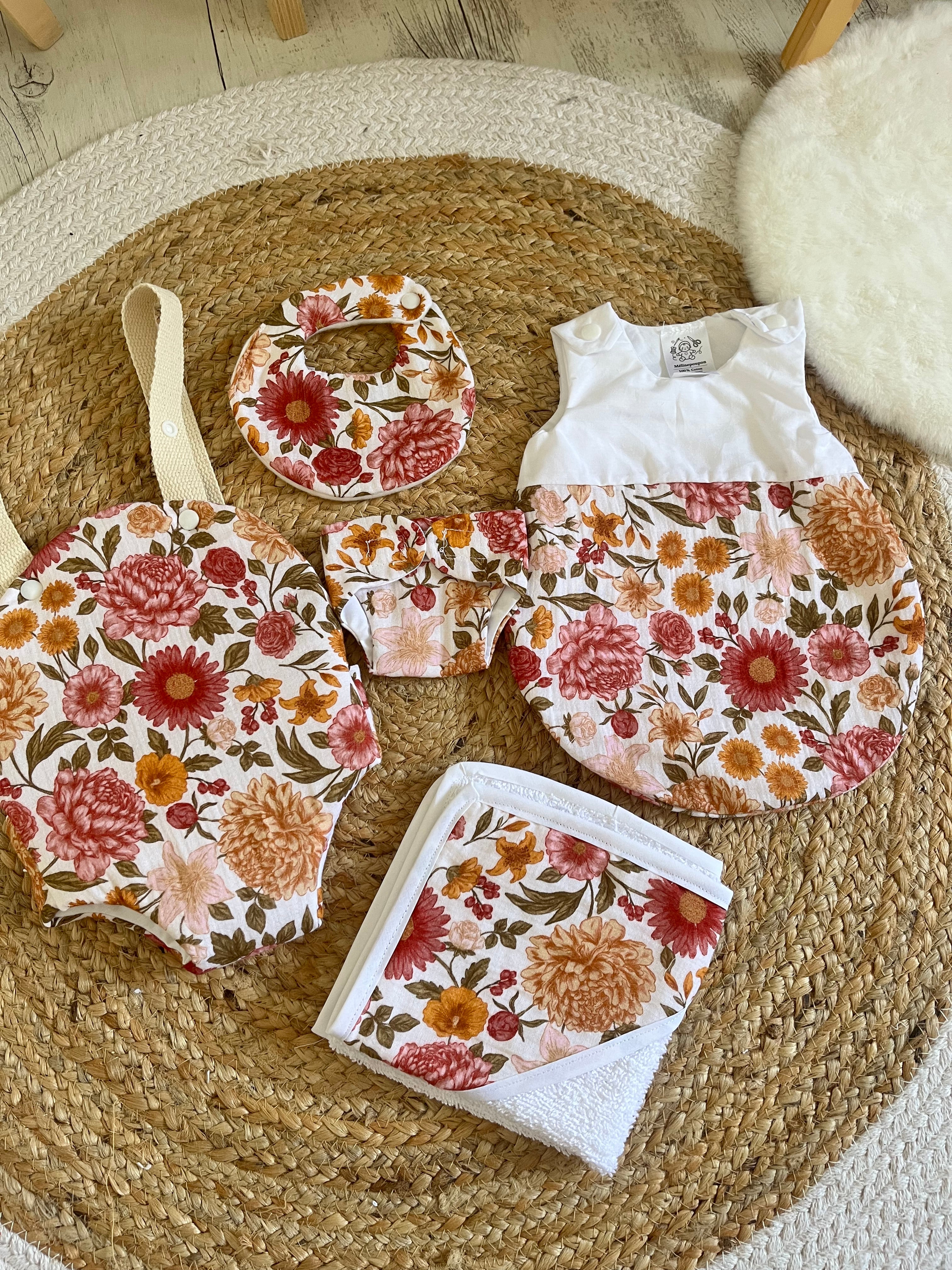 Ensemble pour poupée fleurie