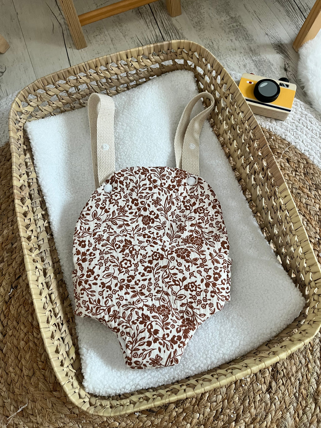 Porte bébé /poupée marron