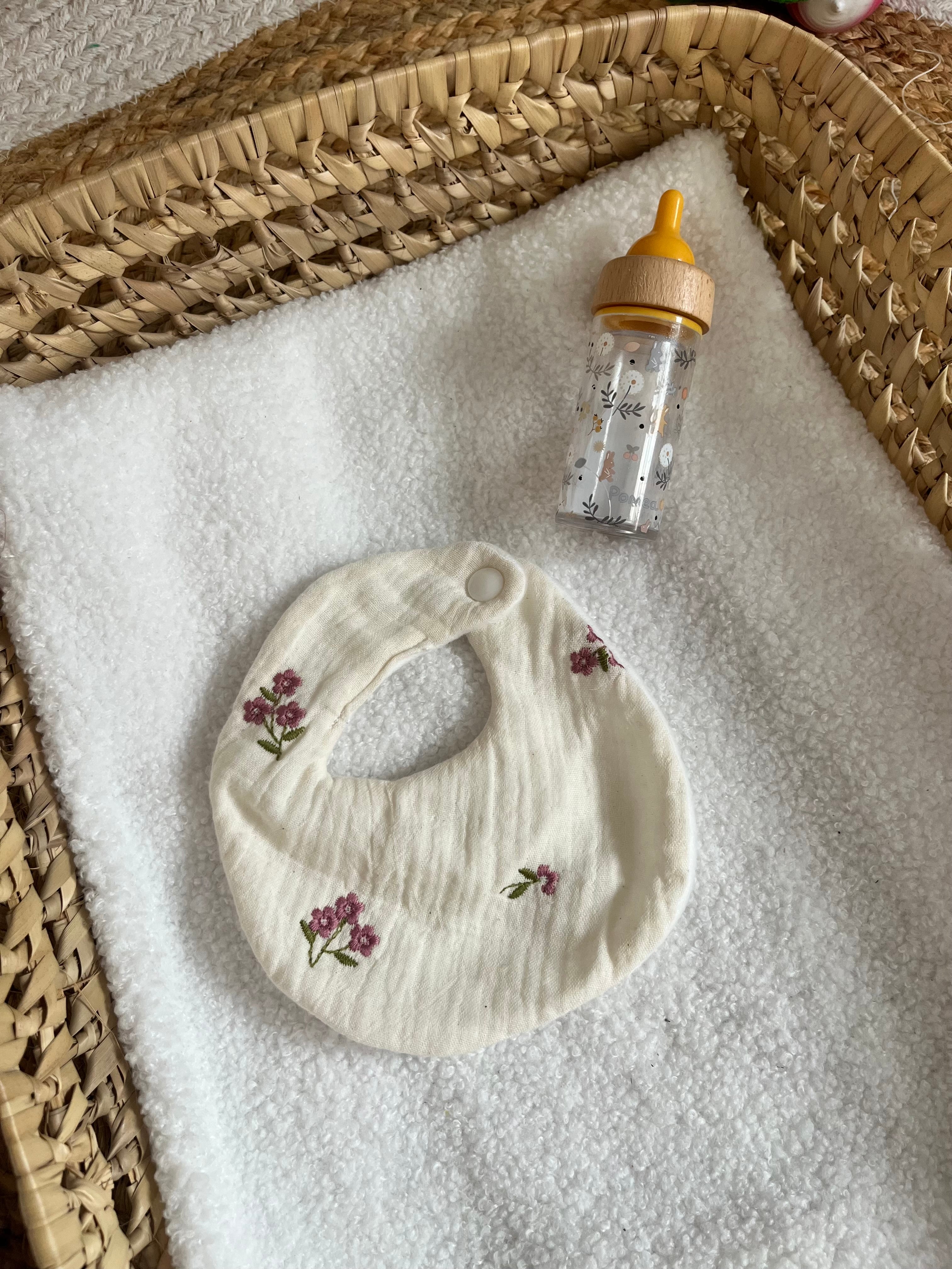 Bavoir poupée beige