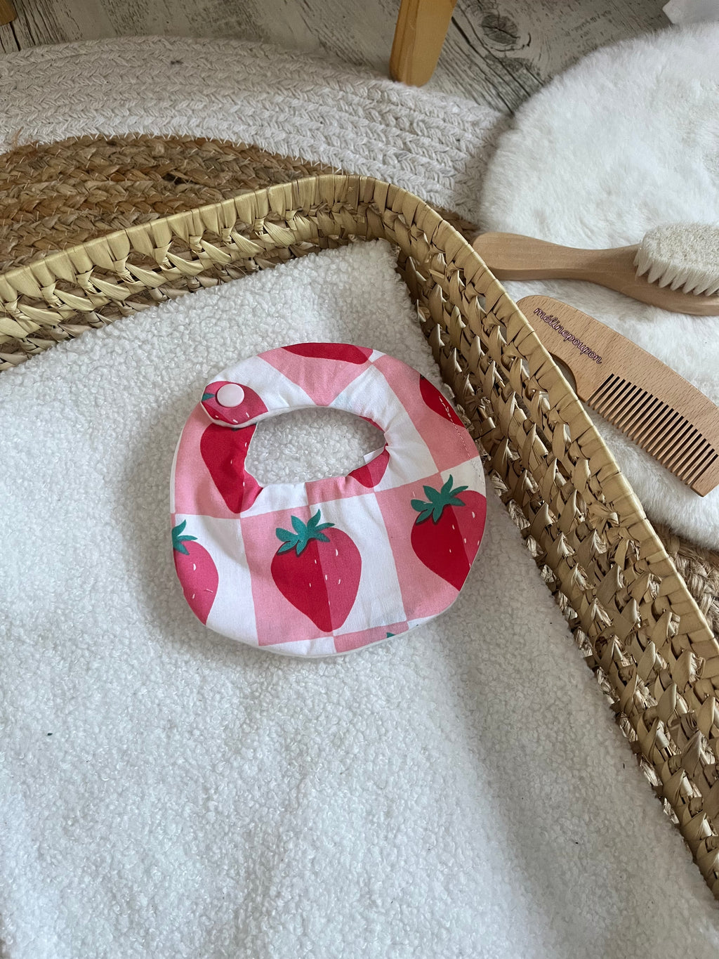 Bavoir poupée fraise 🍓