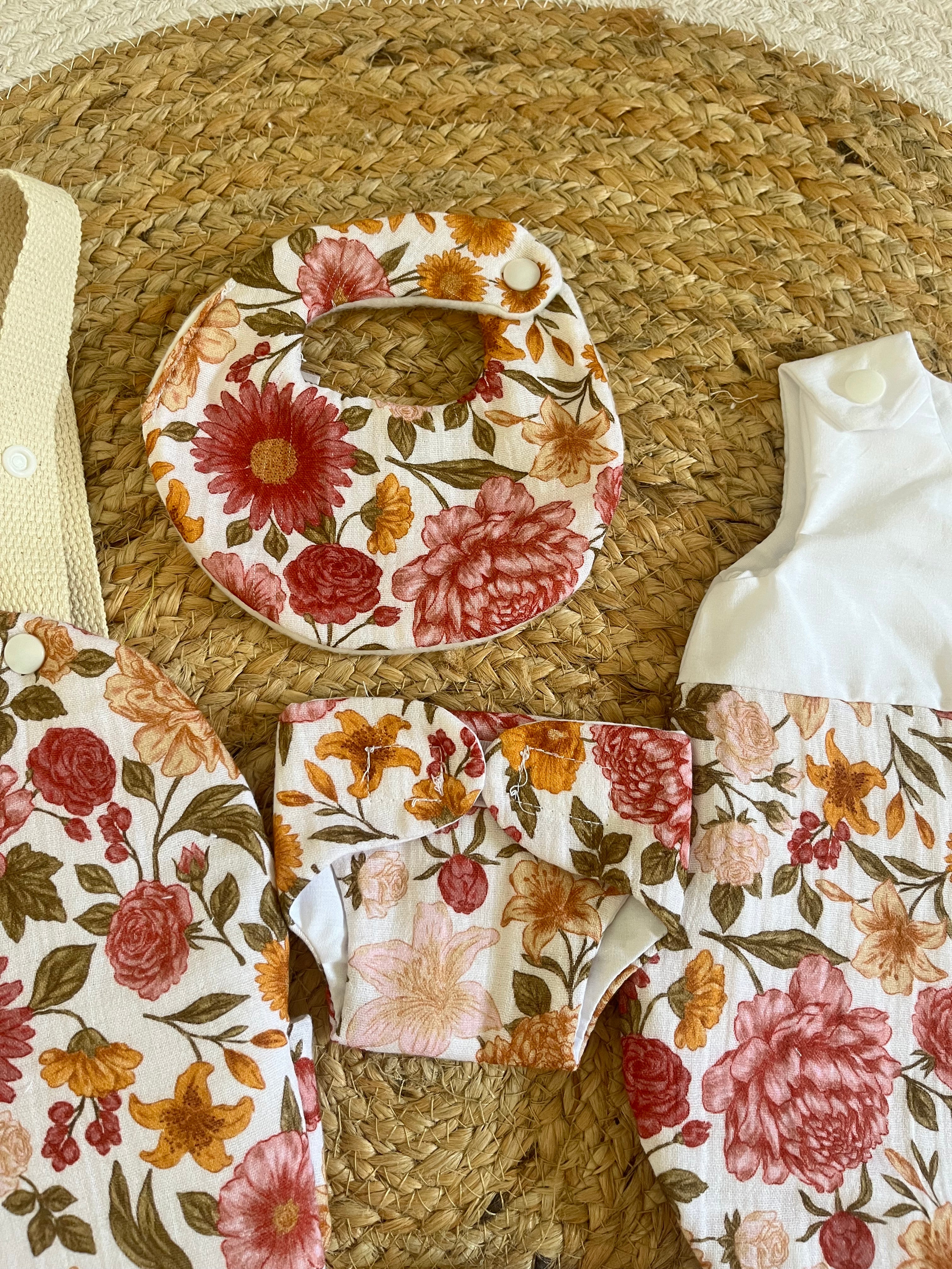 Ensemble pour poupée fleurie