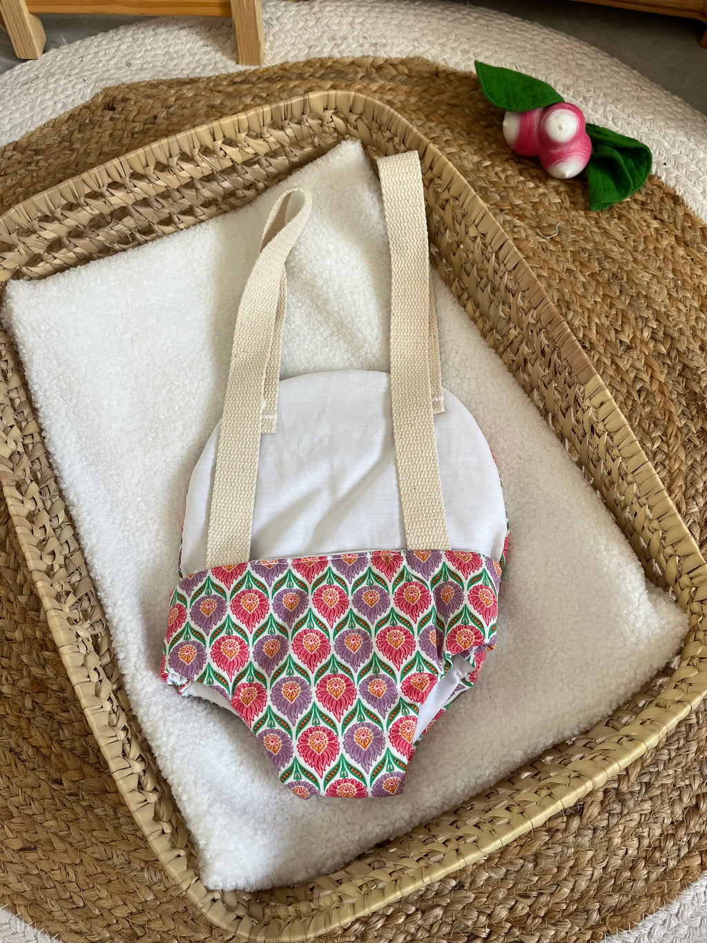 Porte bébé /poupée fleur
