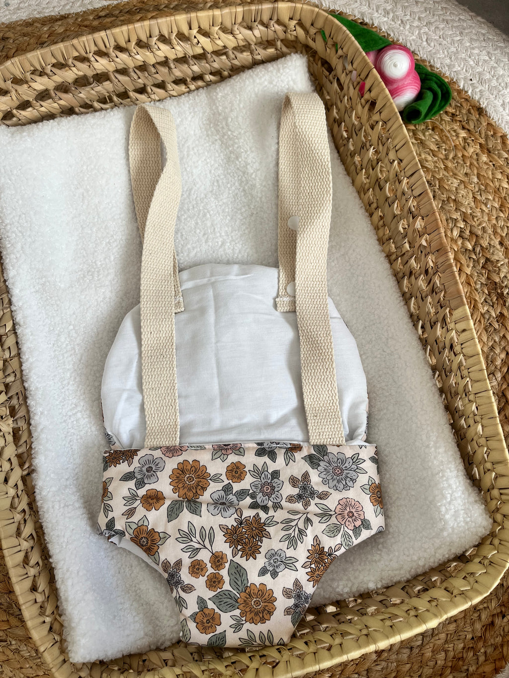 Porte bébé /poupée fleur