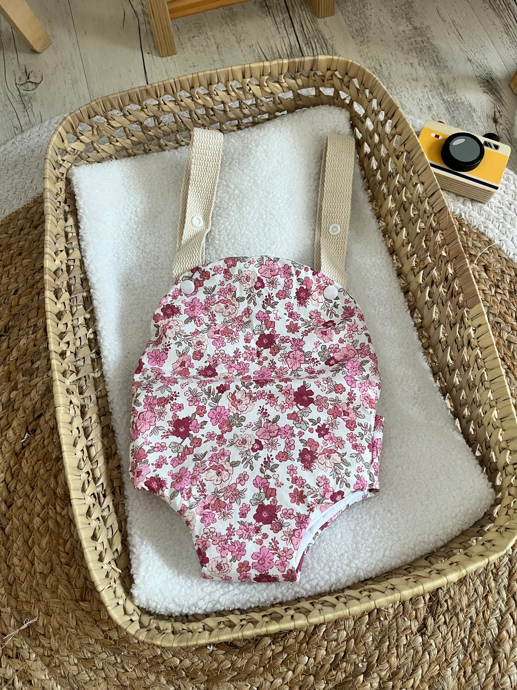Porte bébé /poupée fleurie