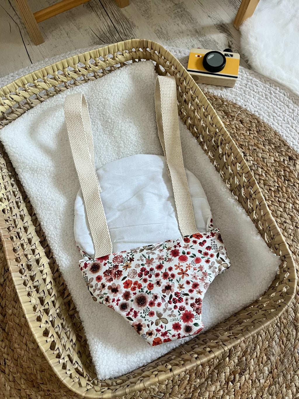 Porte bébé /poupée fleurie