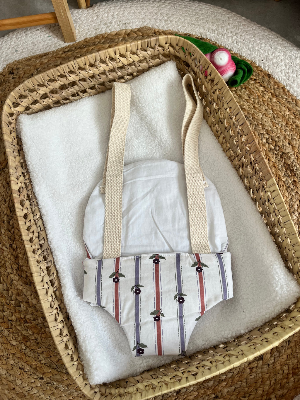 Porte bébé /poupée fleur
