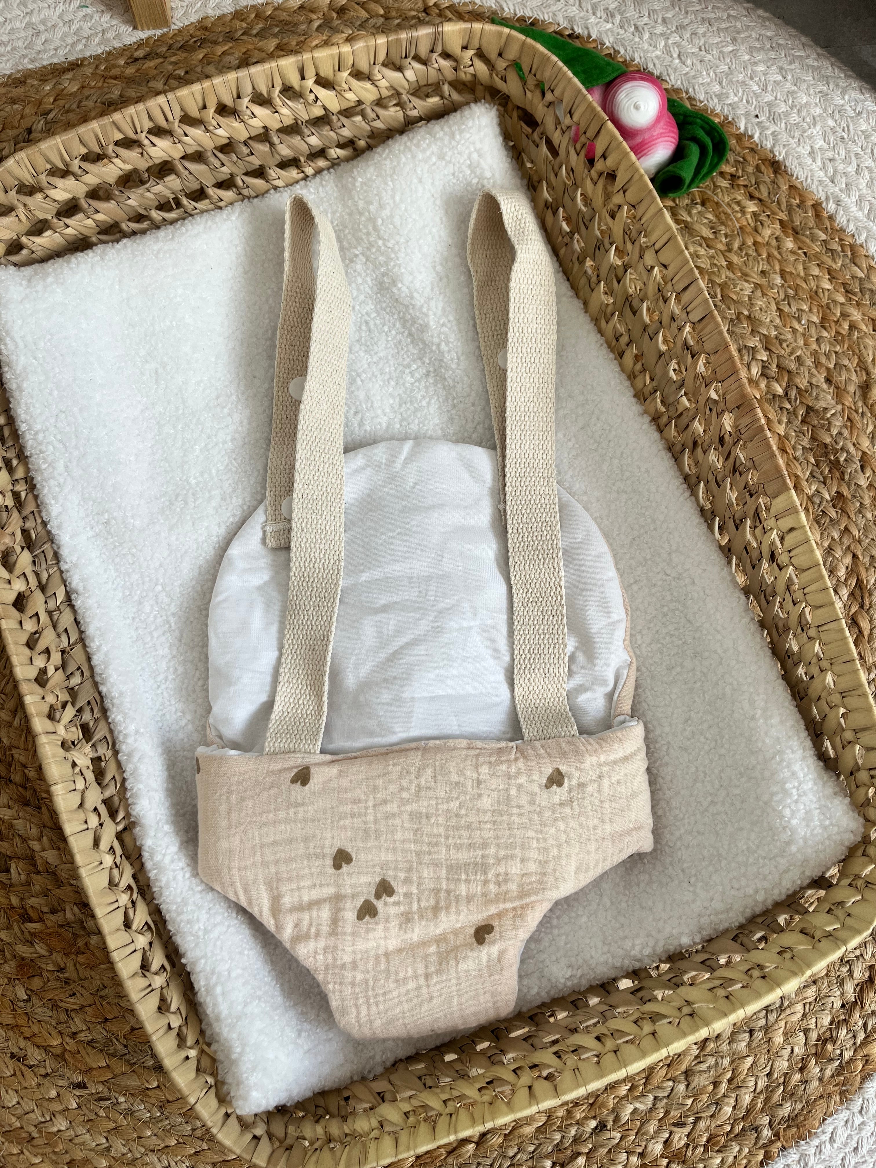 Porte bébé /poupée beige cœur