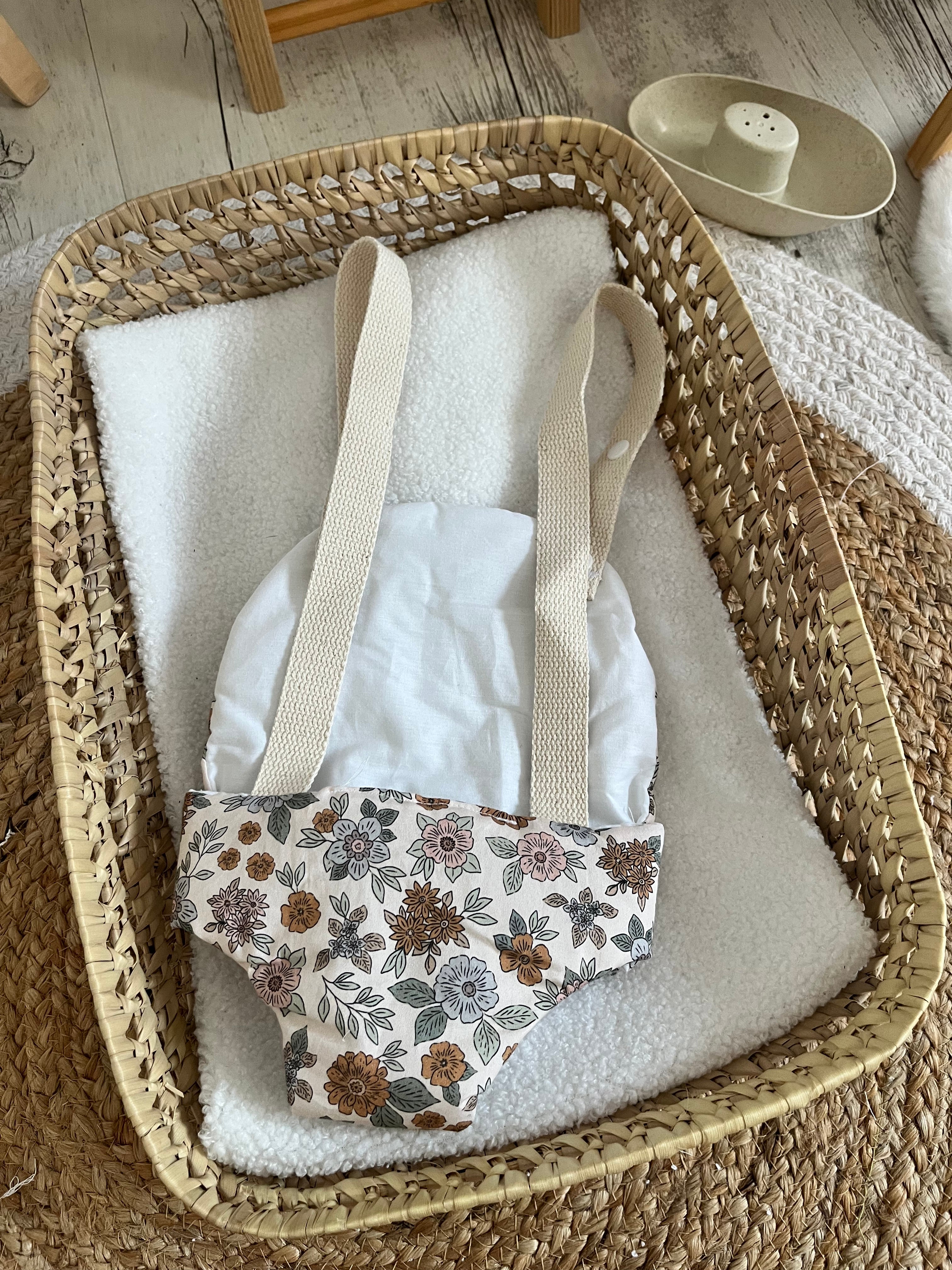 Porte bébé /poupée beige fleurie