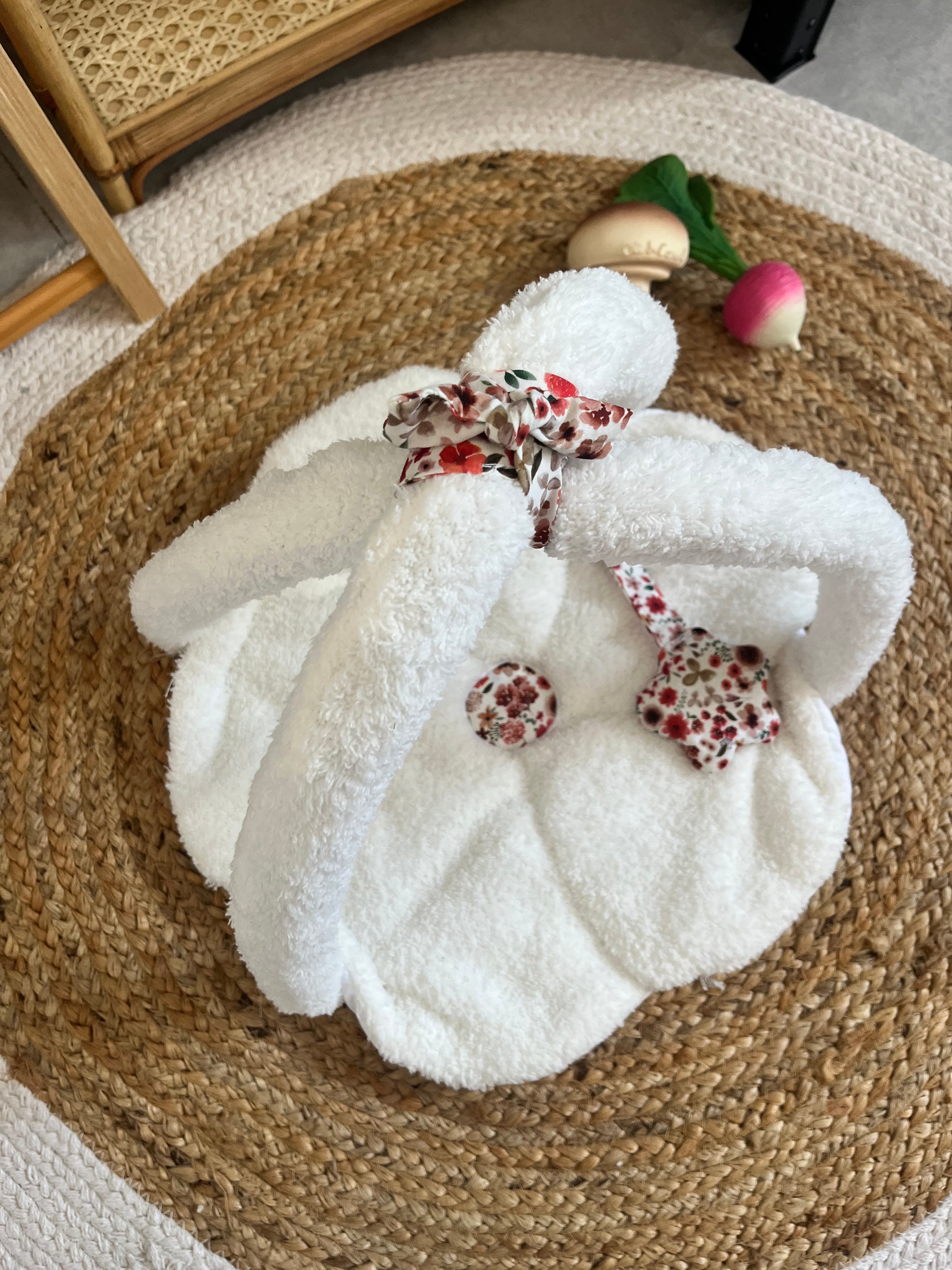 Tapis d’éveil poupée / poupon rouge