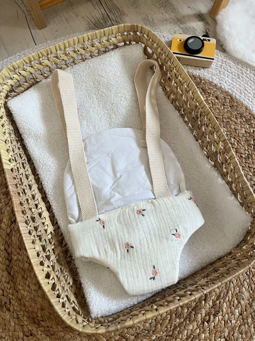Porte bébé /poupée fleurie