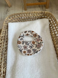 Bavoir poupée beige fleur