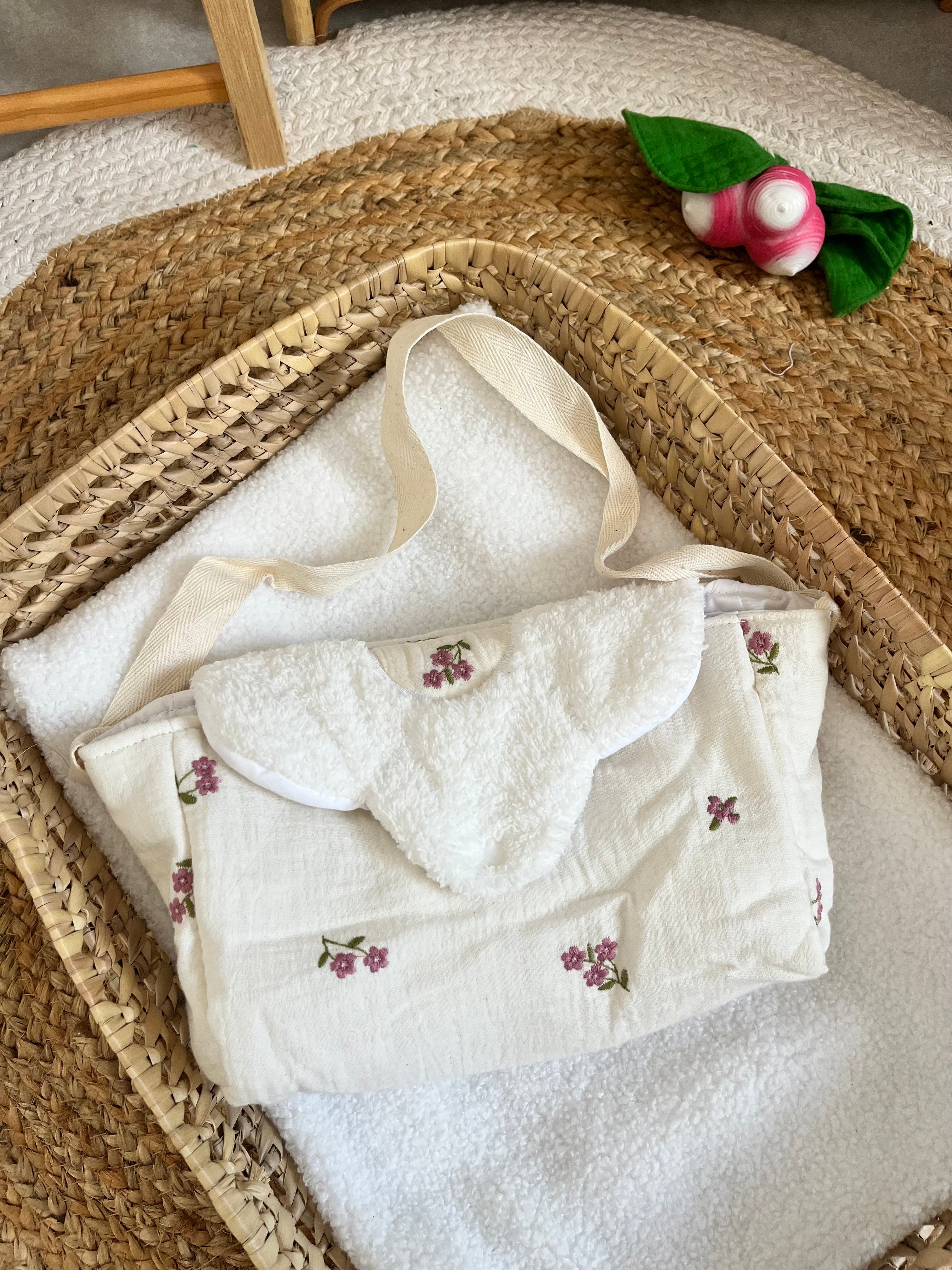 Sac à langer fleurs violettes