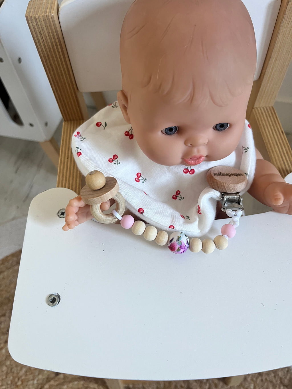 Attache tétine poupée