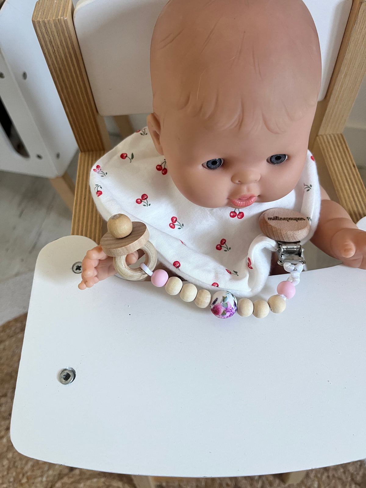 Attache tétine poupée