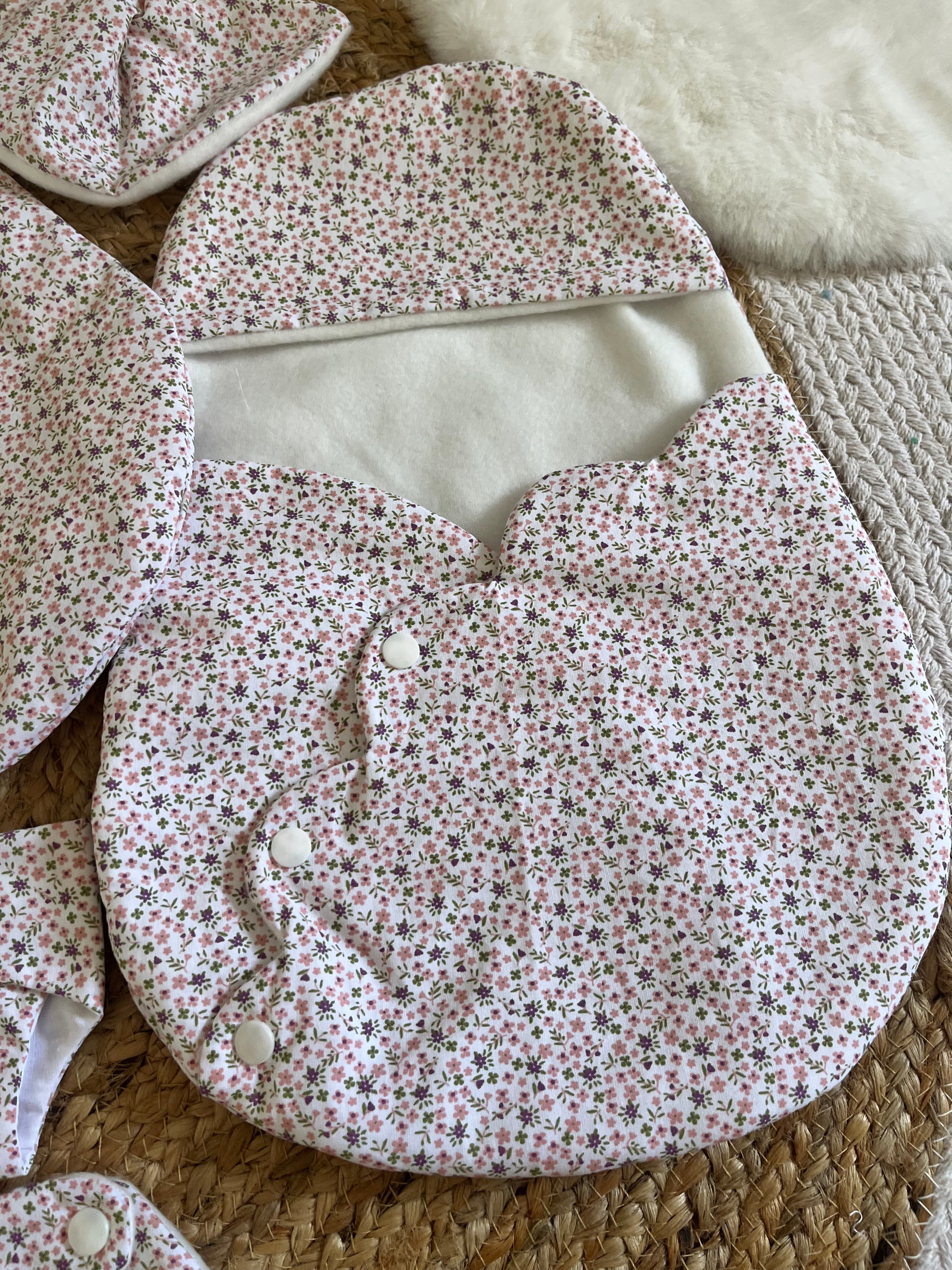 Ensemble pour poupée petite fleur 🌷