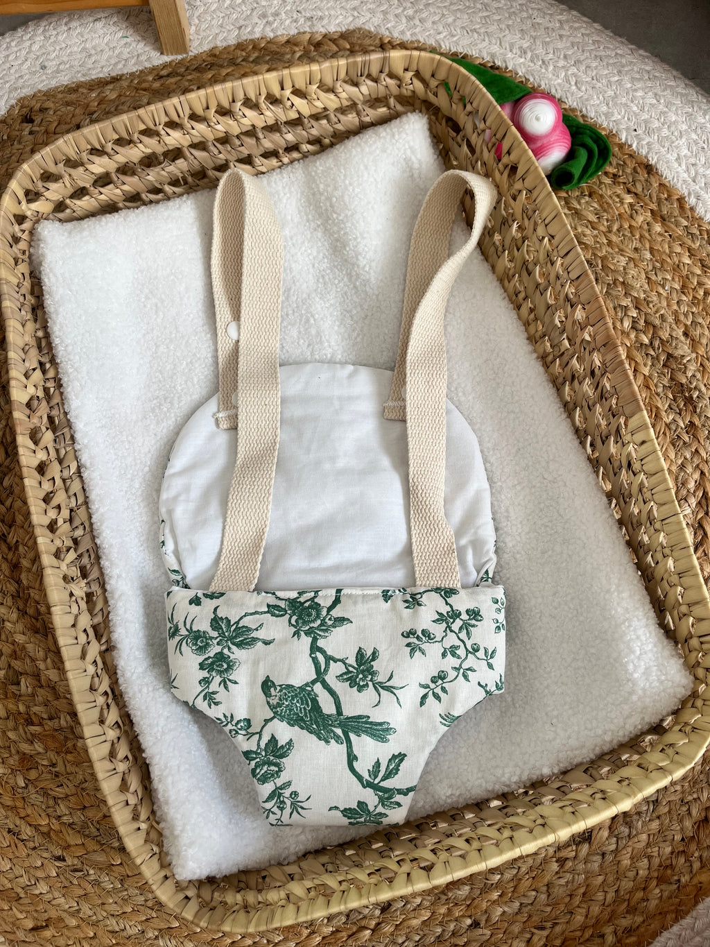 Porte bébé /poupée vert