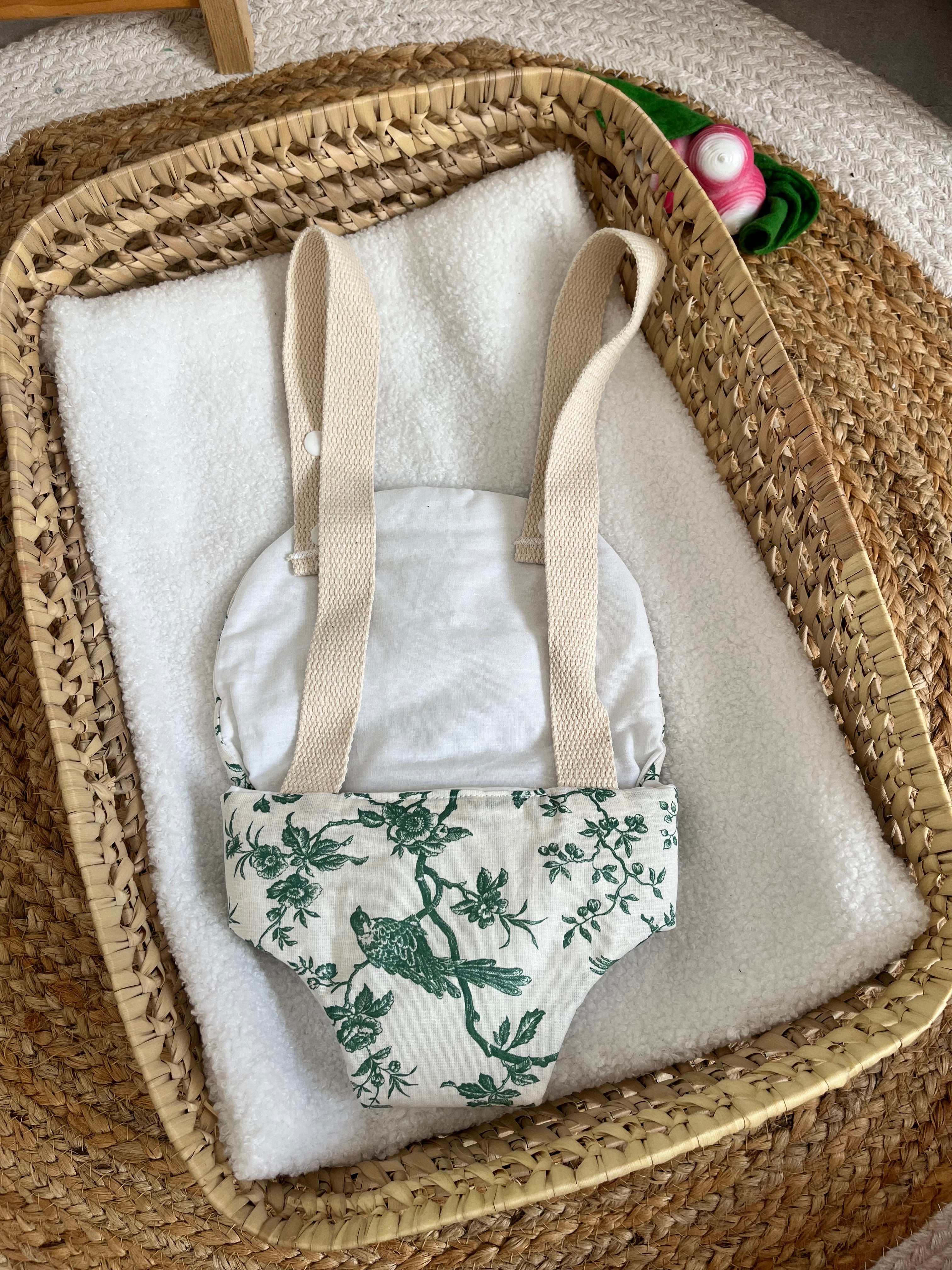 Porte bébé /poupée vert