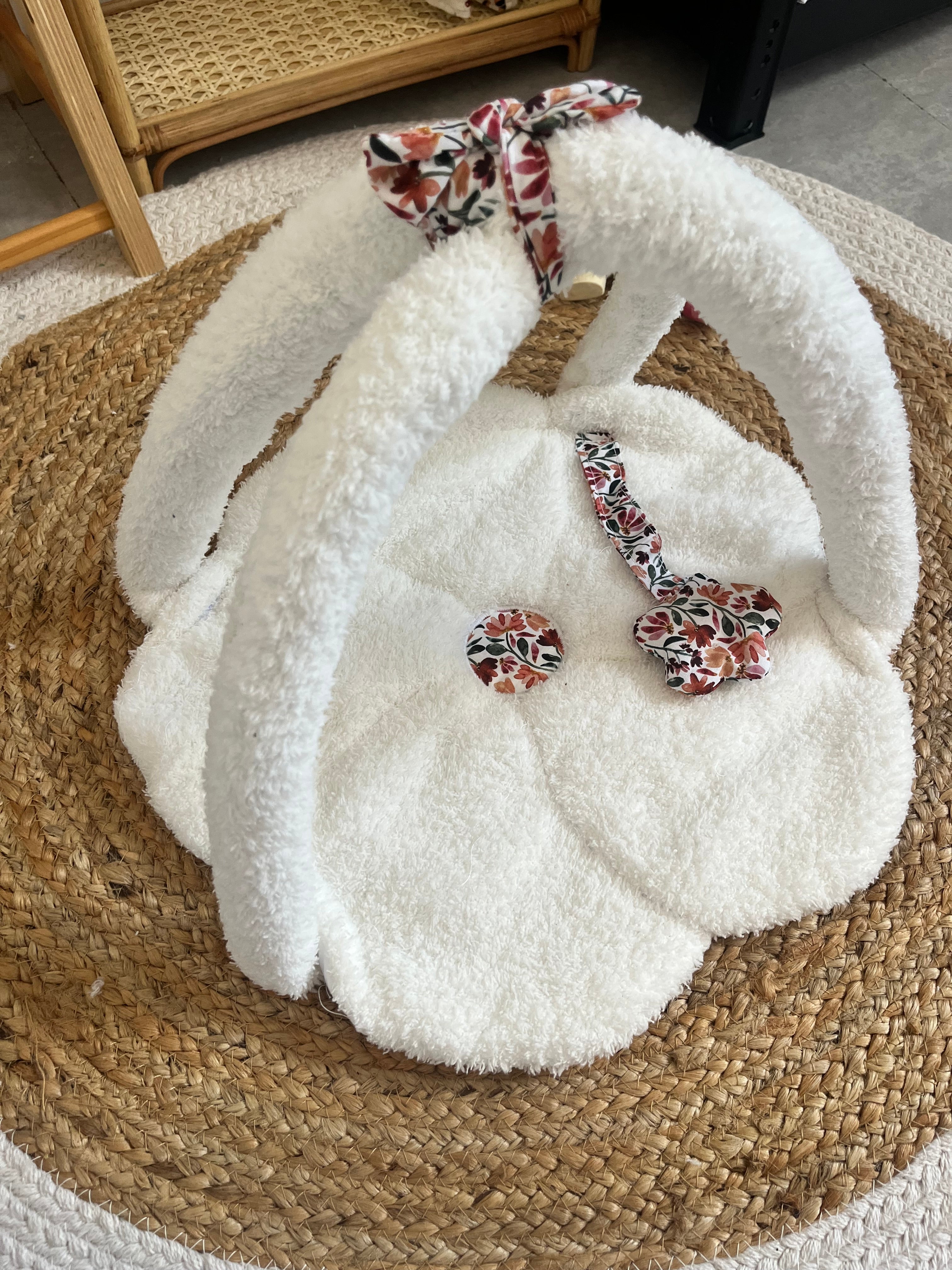 Tapis d’éveil poupée / poupon fleur
