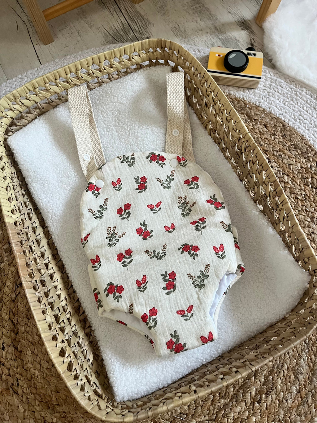 Porte bébé /poupée fleurie rouge