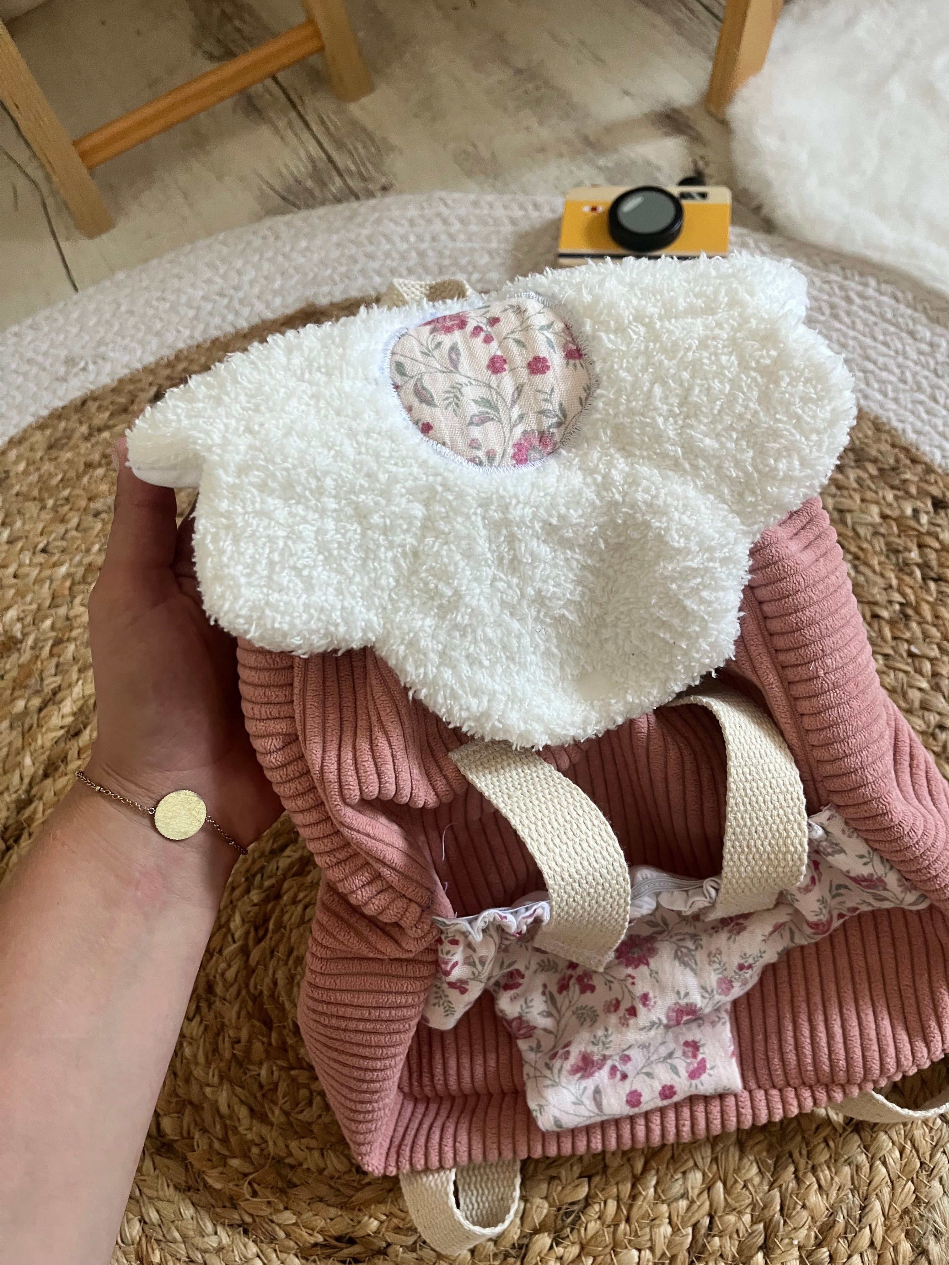 Sac à dos / porte poupée fleur rose