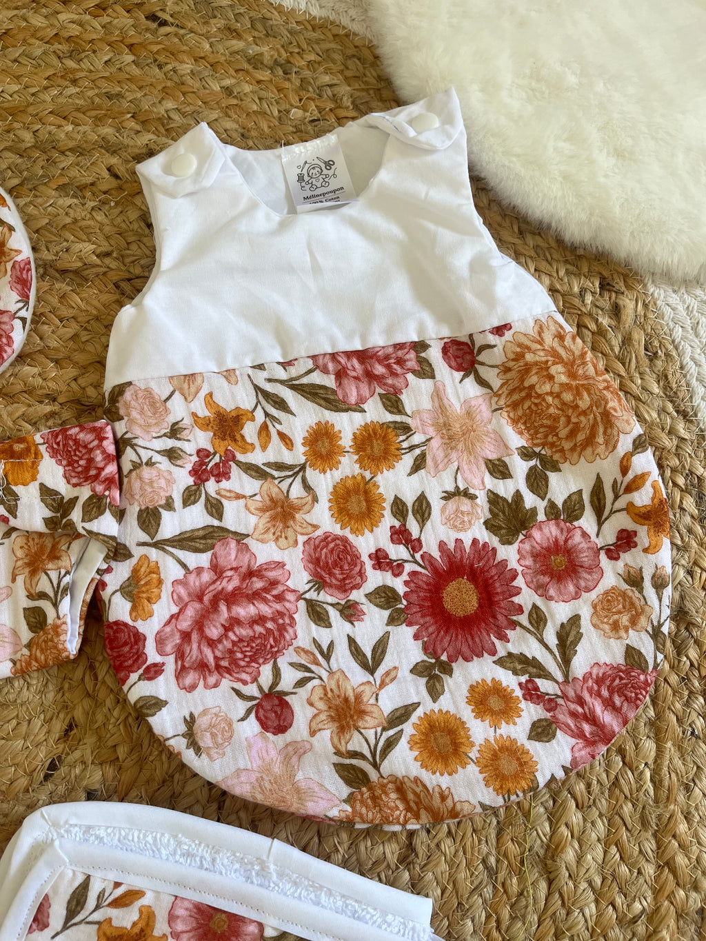 Ensemble pour poupée fleurie