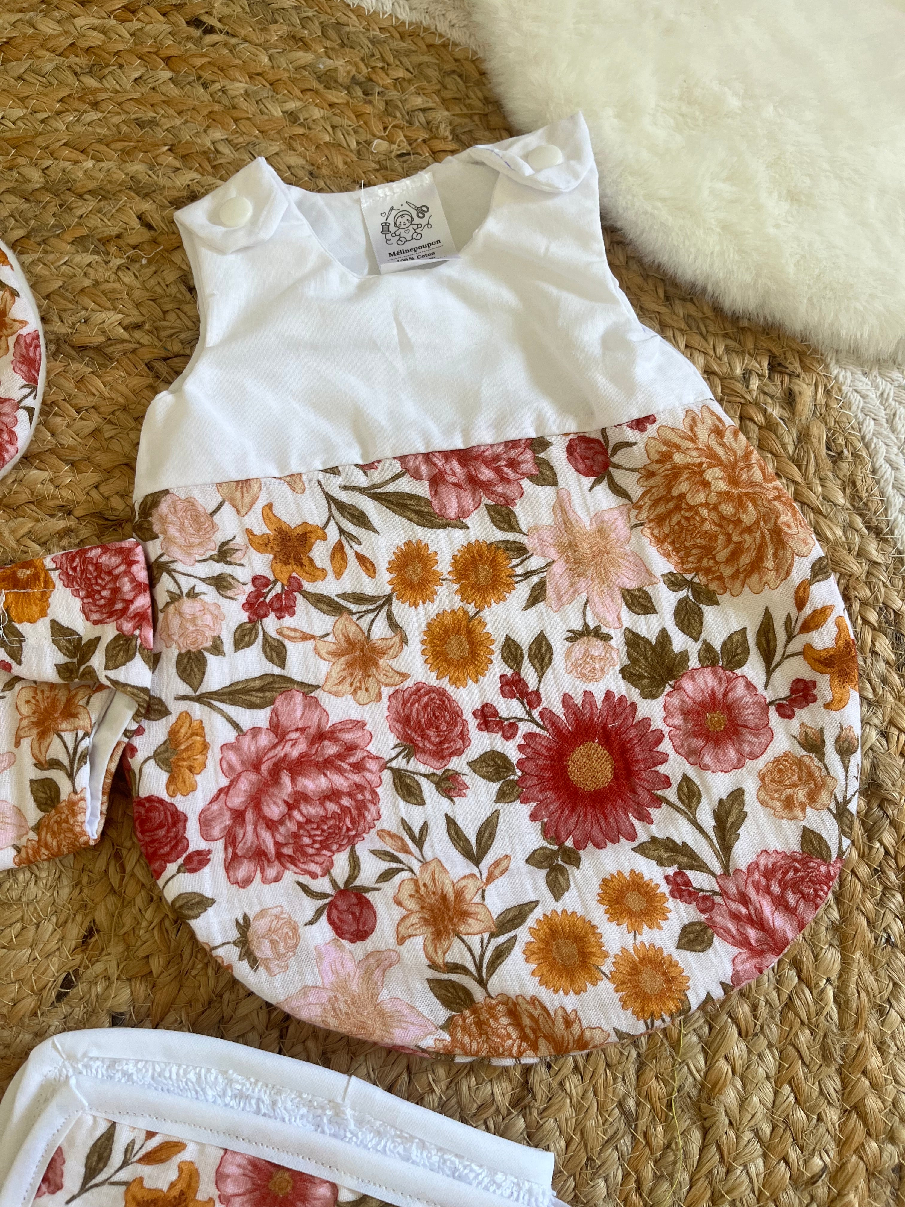 Ensemble pour poupée fleurie