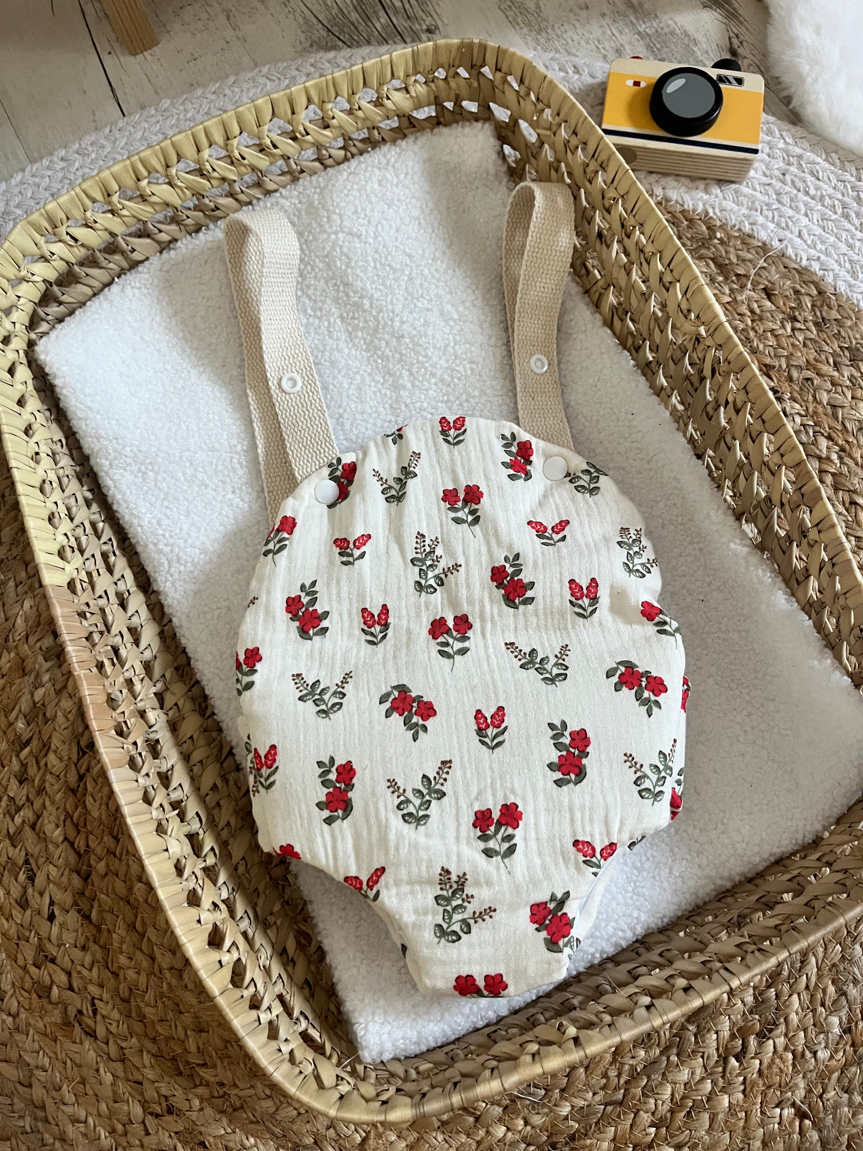Porte bébé /poupée beige rouge