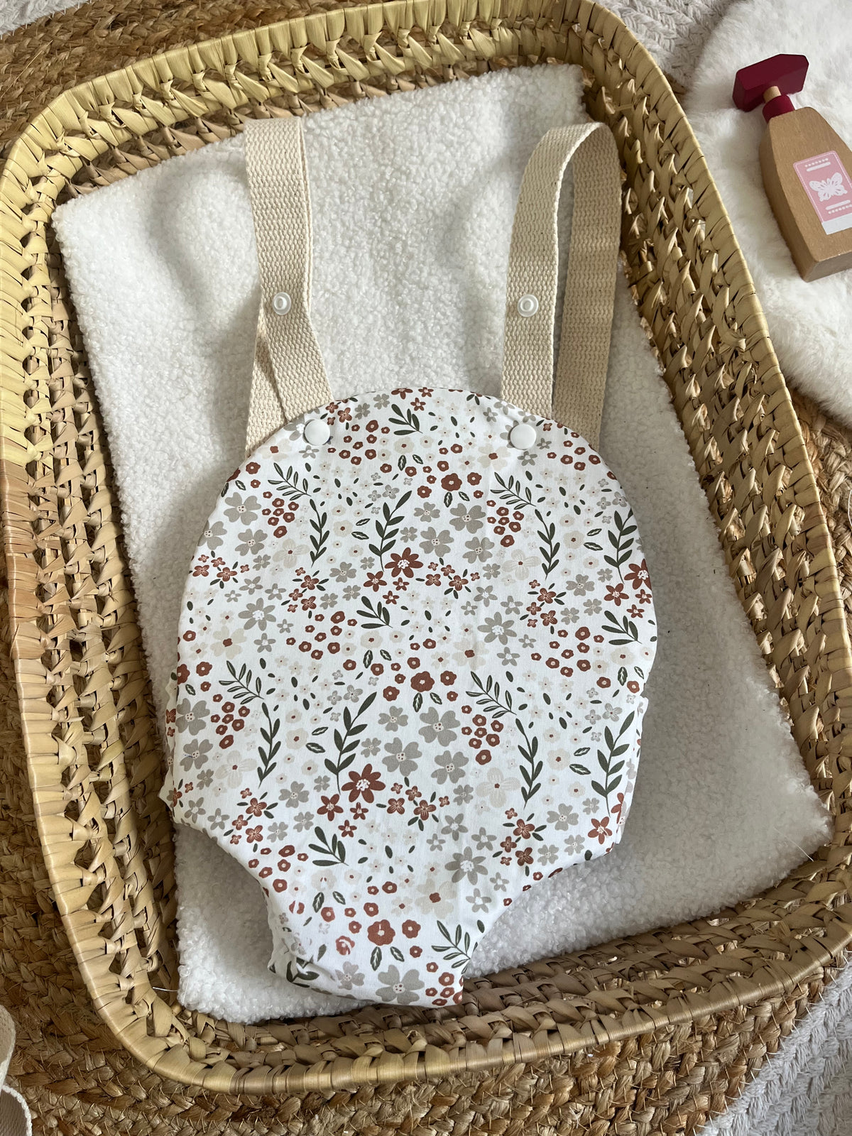 Porte bébé /poupée fleur