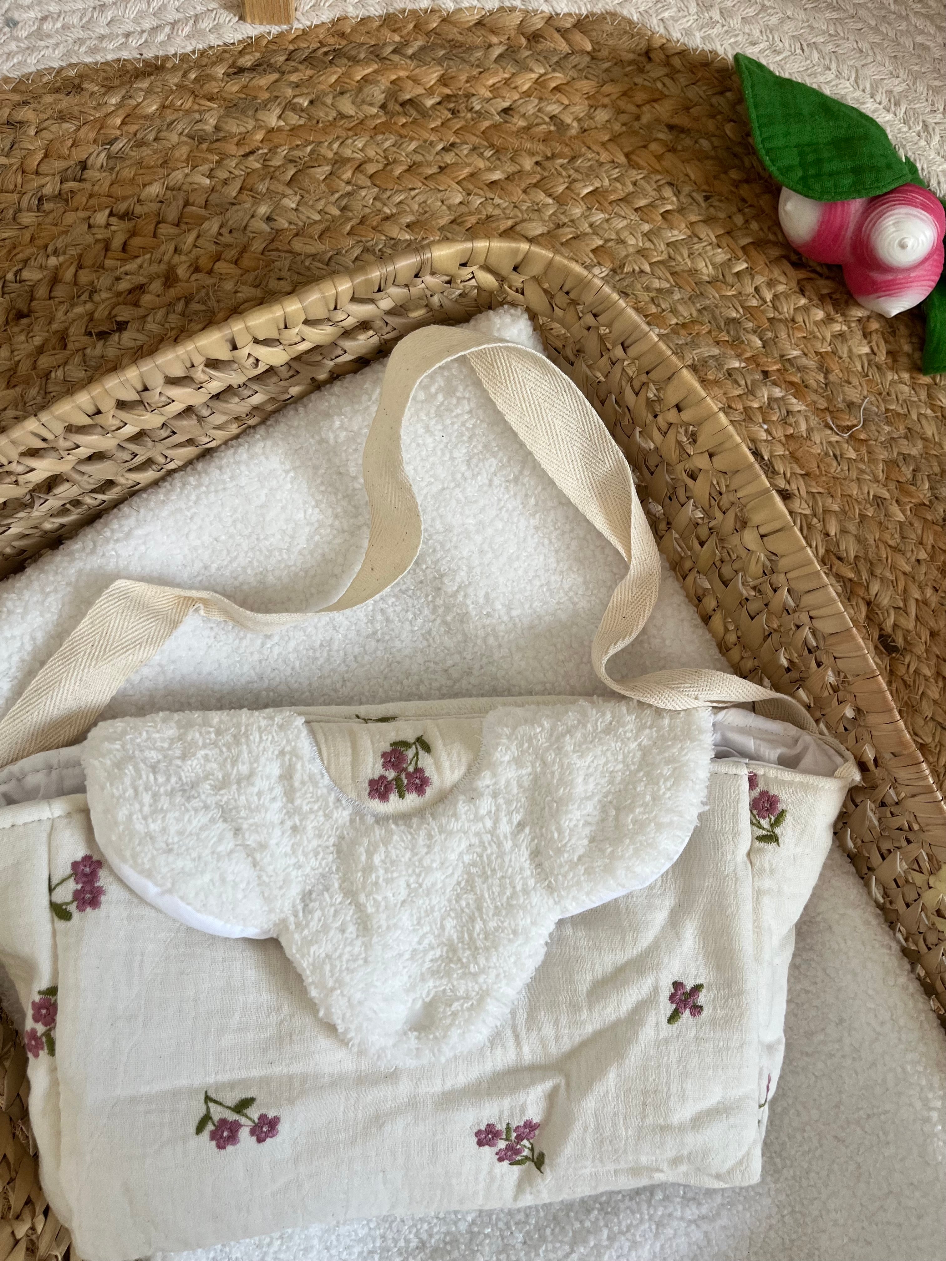 Sac à langer fleurs violettes